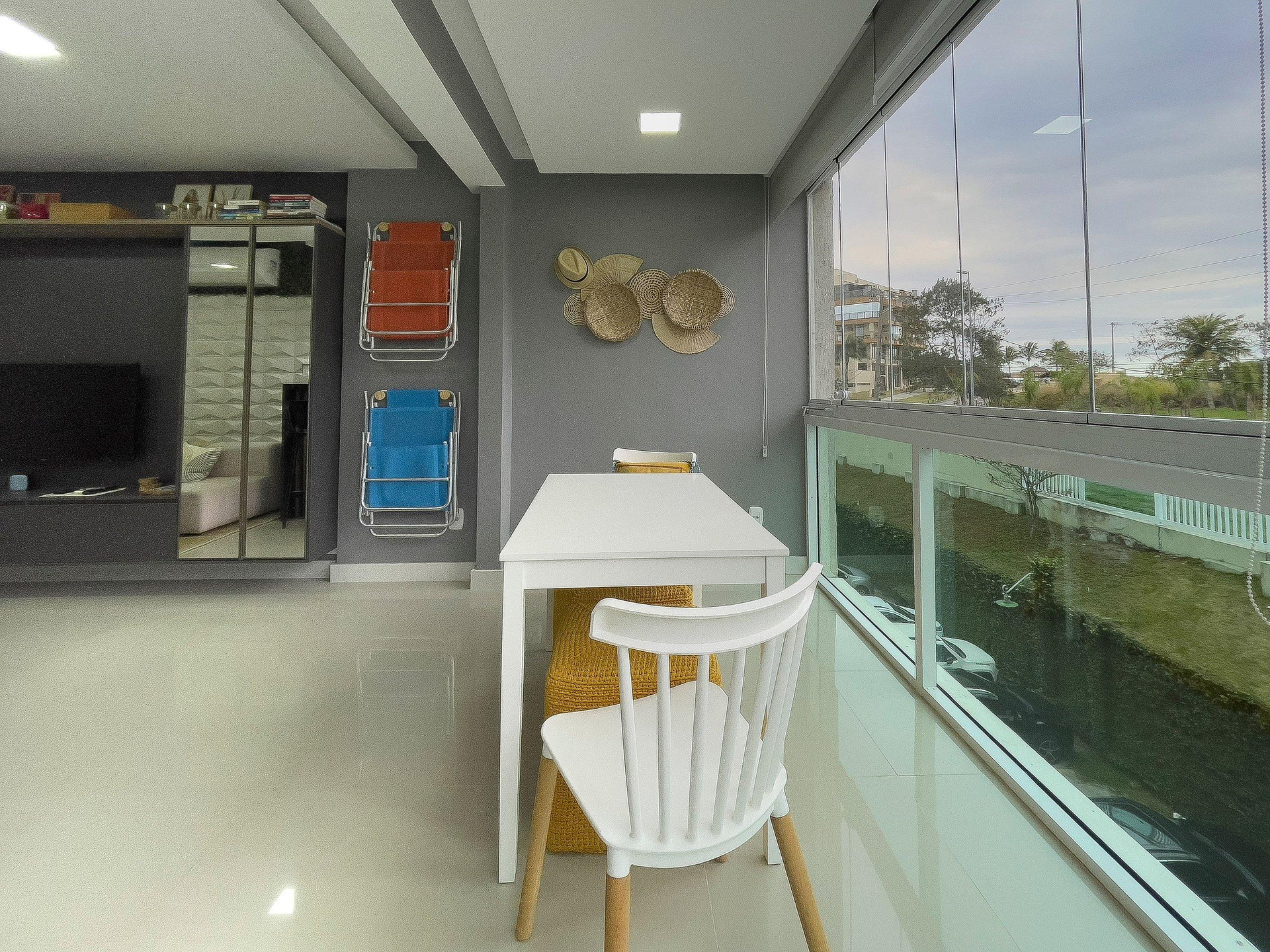 image-housing-carousel