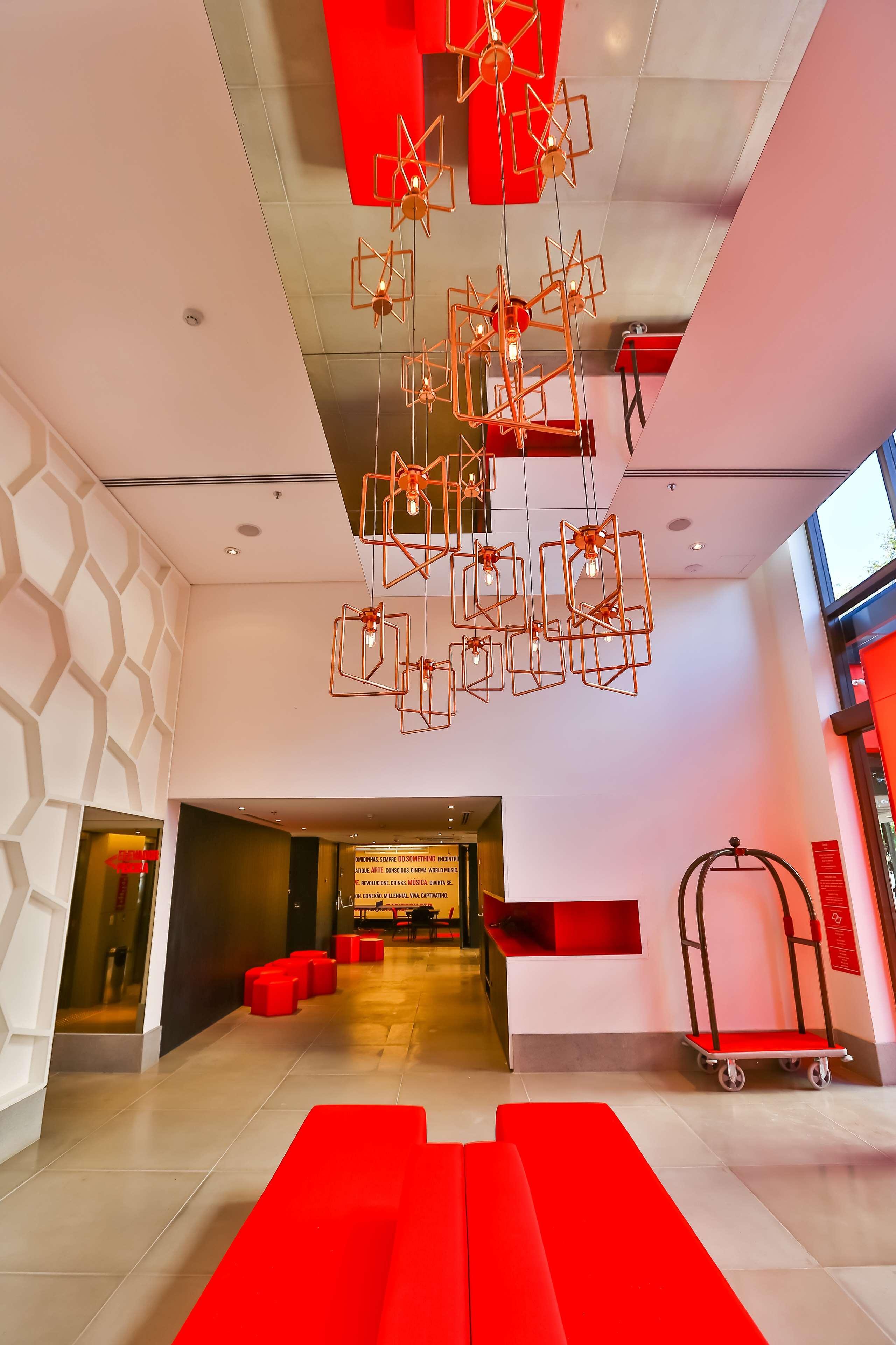 image-housing-carousel