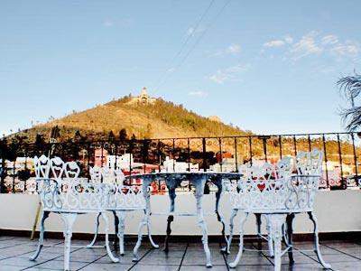 image-housing-carousel