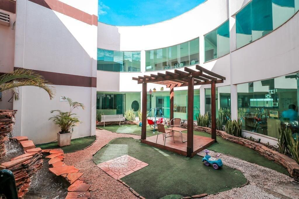 image-housing-carousel
