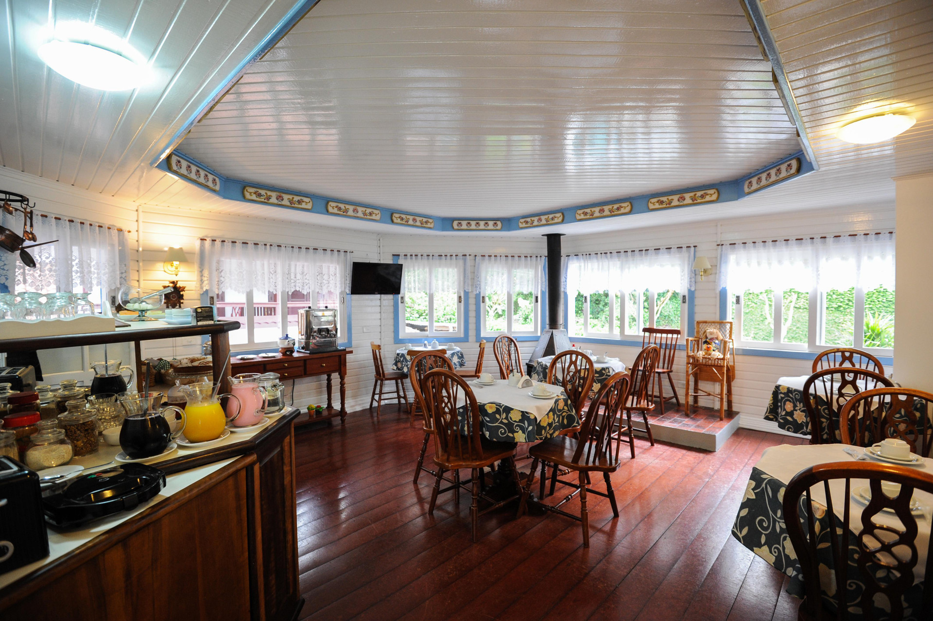 image-housing-carousel