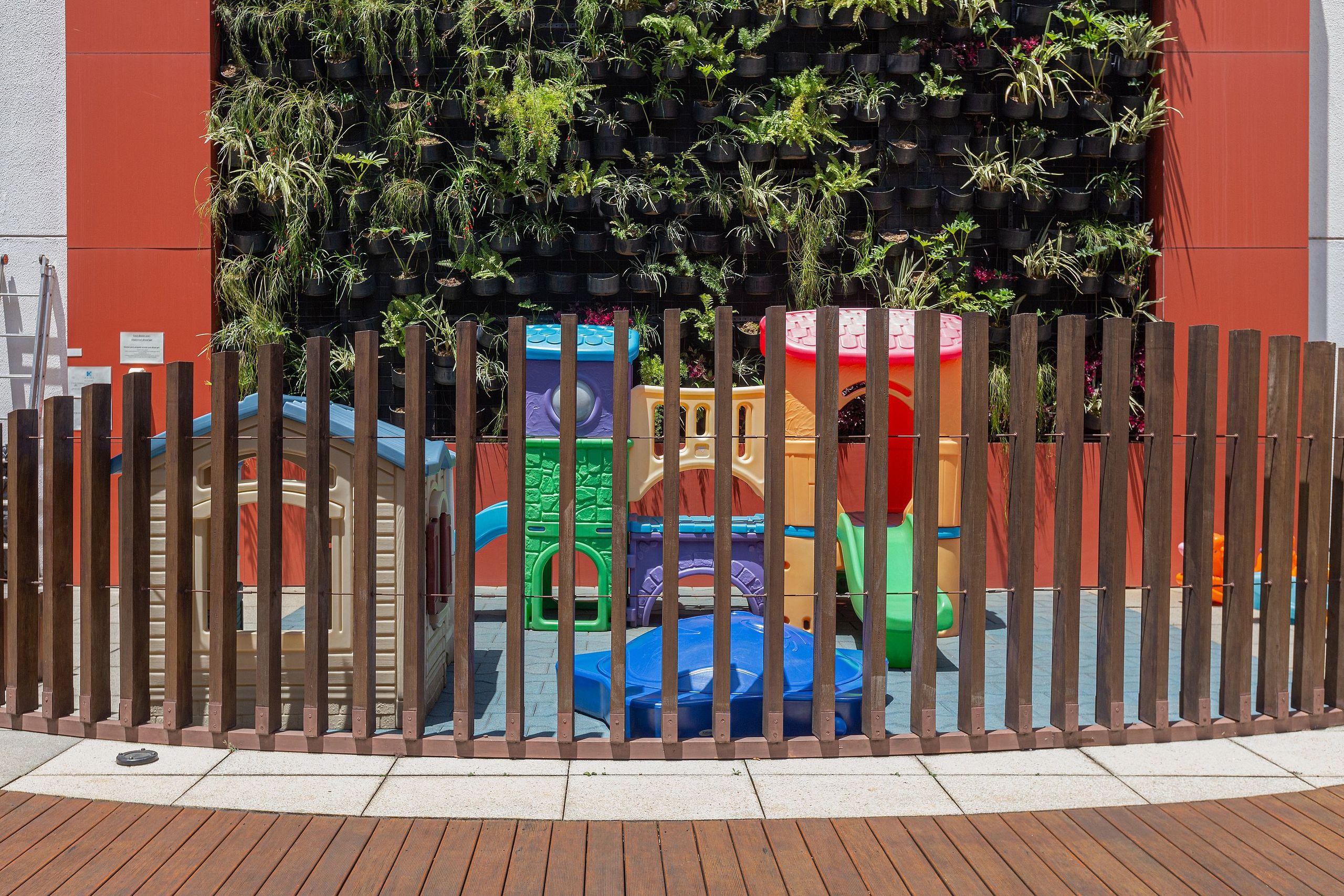image-housing-carousel