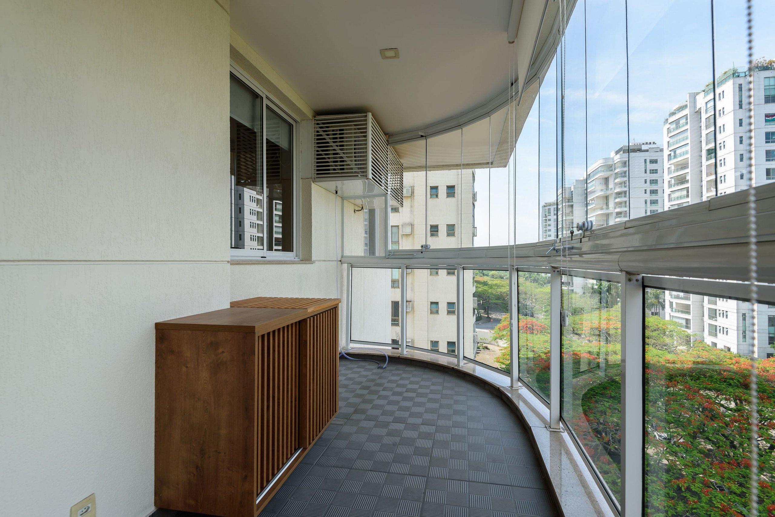 image-housing-carousel