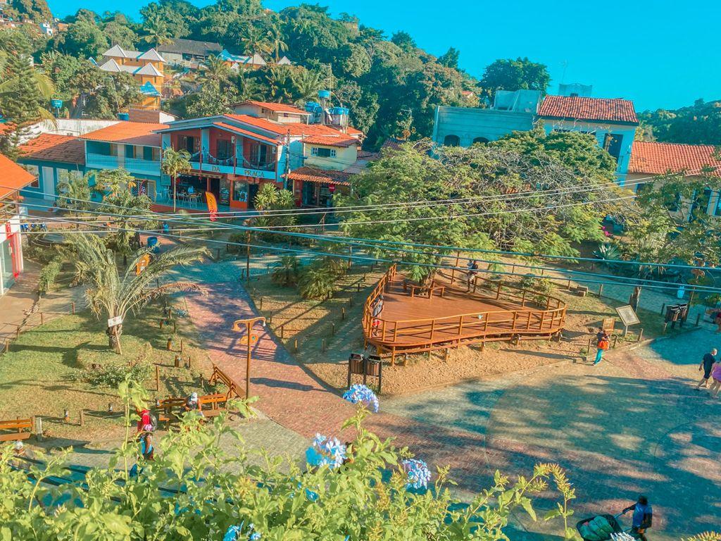 image-housing-carousel