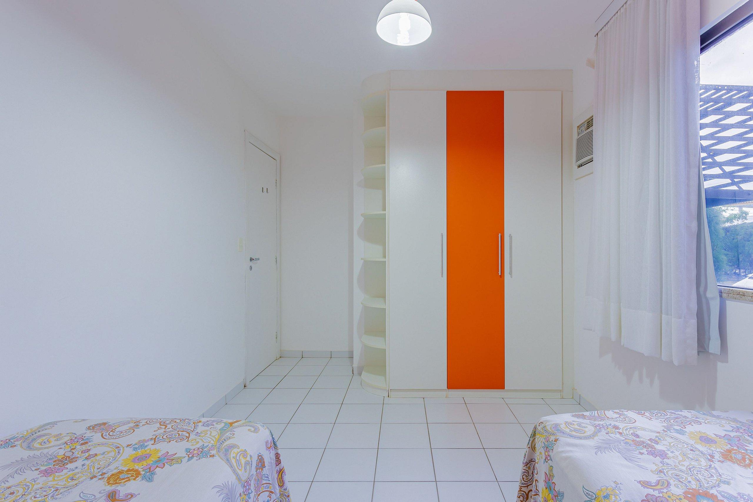 image-housing-carousel
