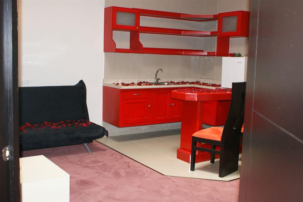 image-housing-carousel