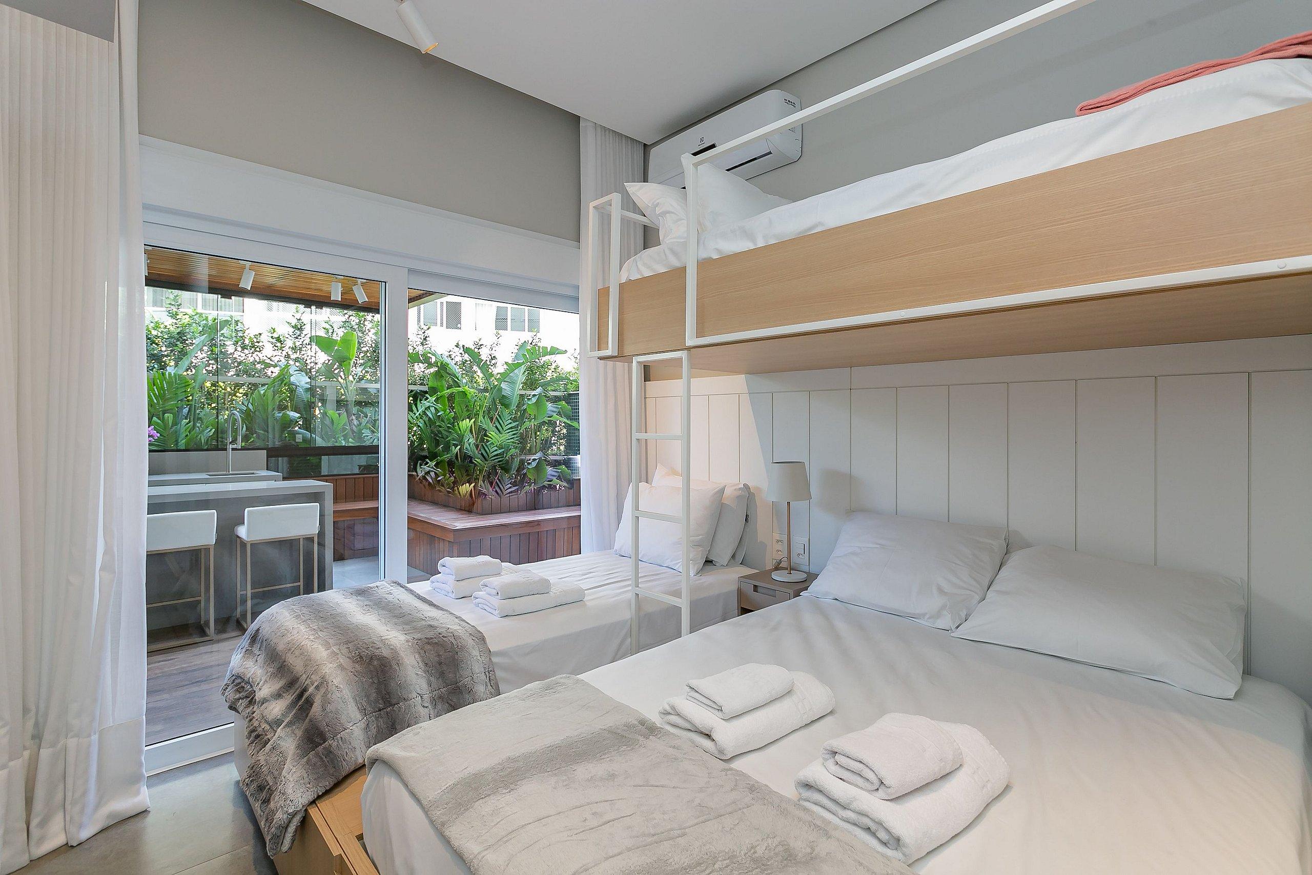 image-housing-carousel