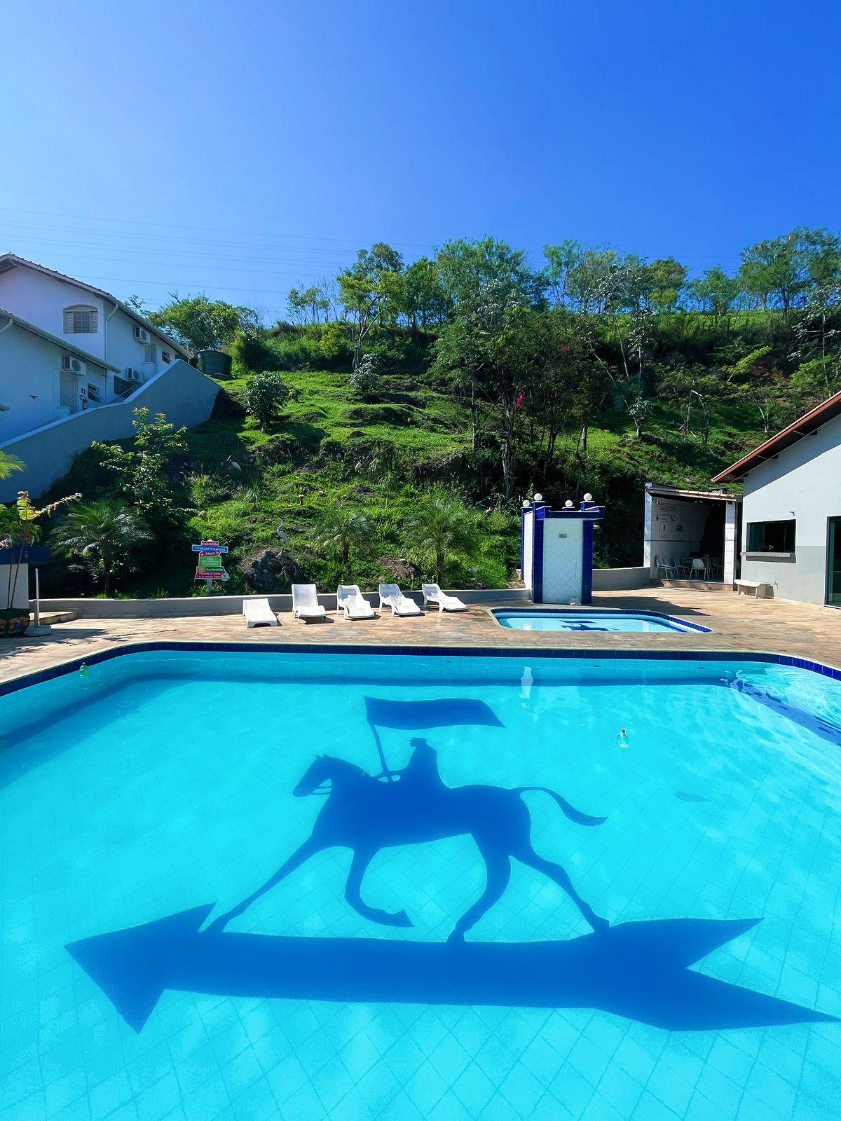 image-housing-carousel