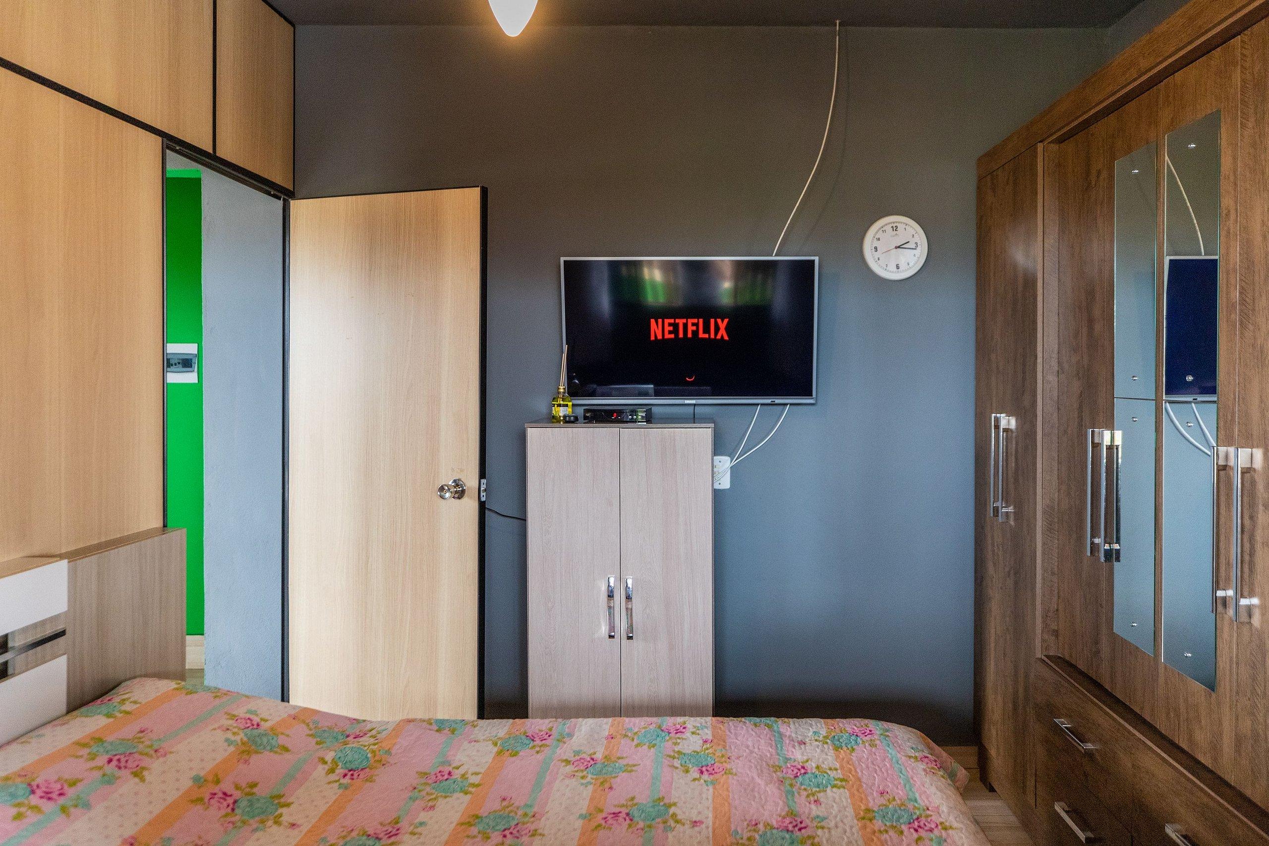 image-housing-carousel