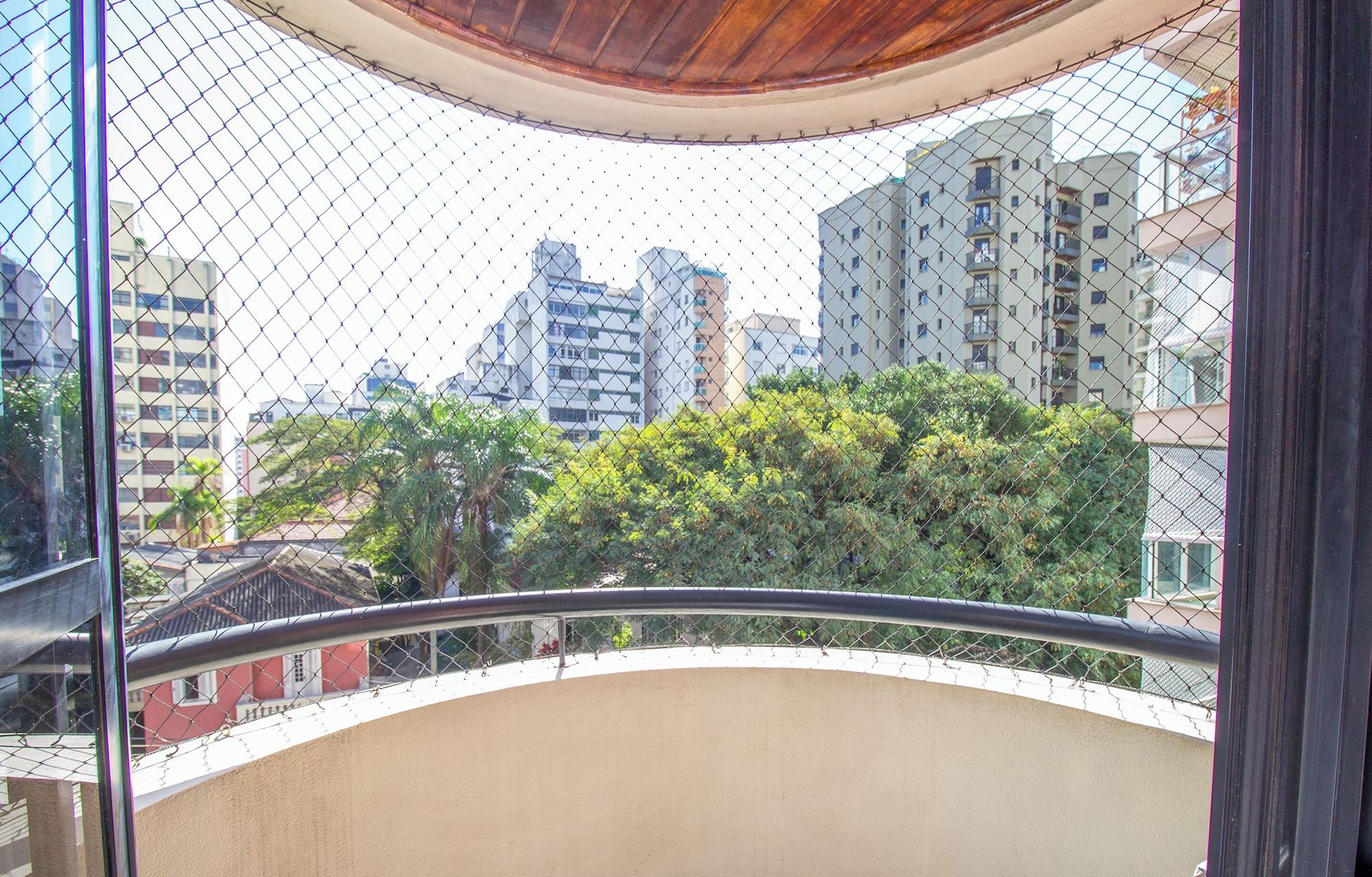 image-housing-carousel