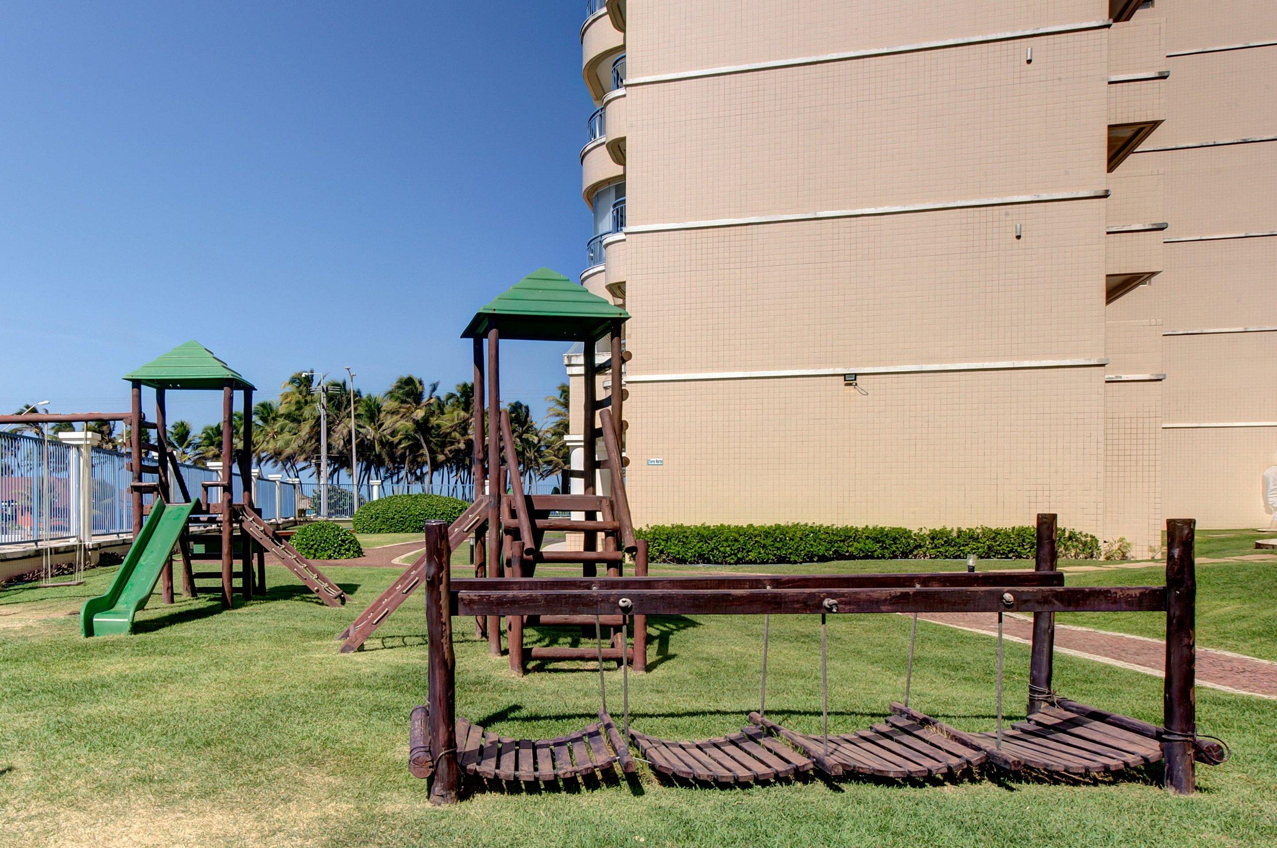 image-housing-carousel