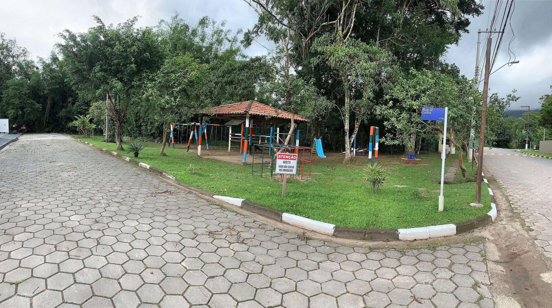 image-housing-carousel