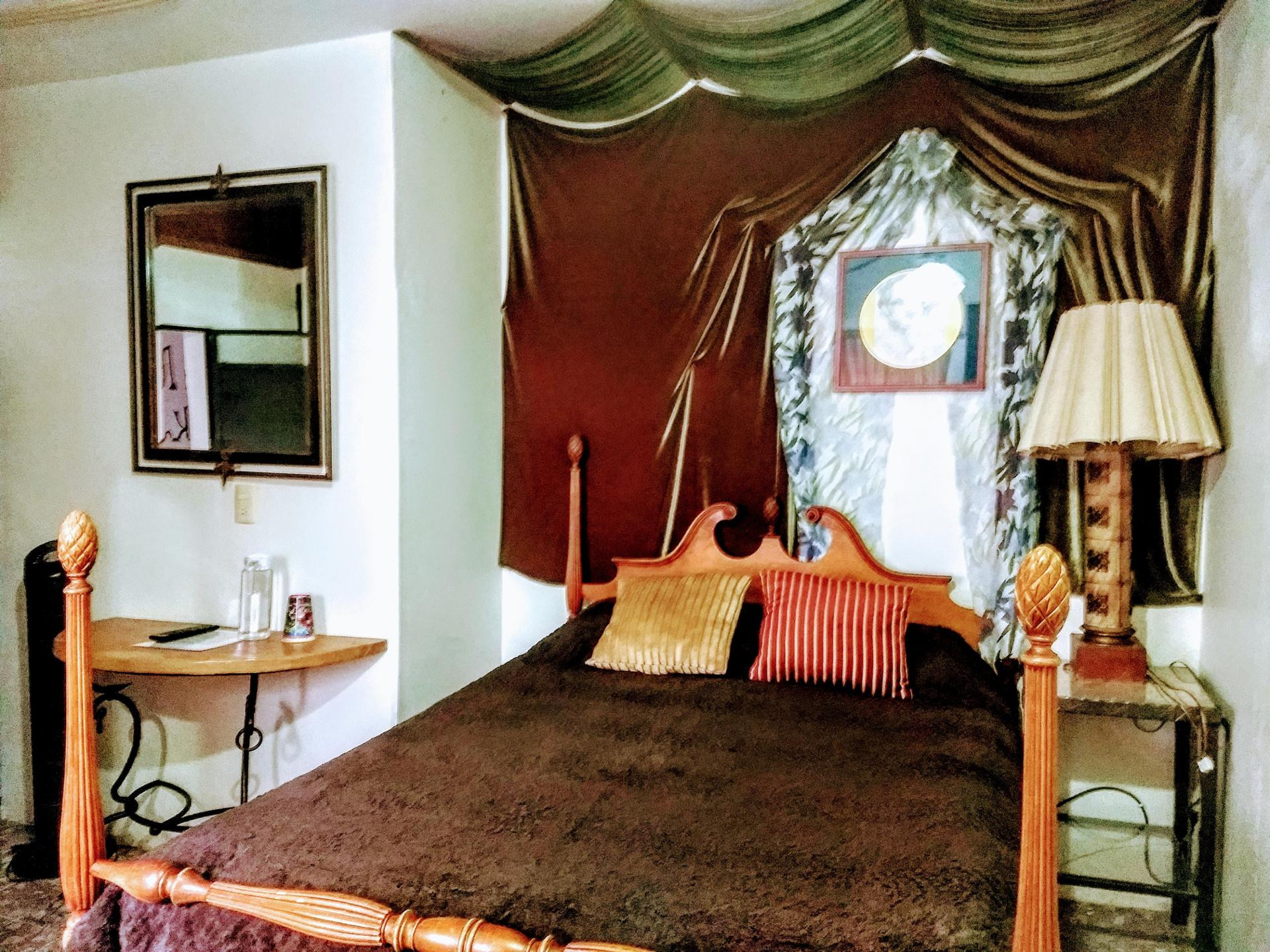 image-housing-carousel