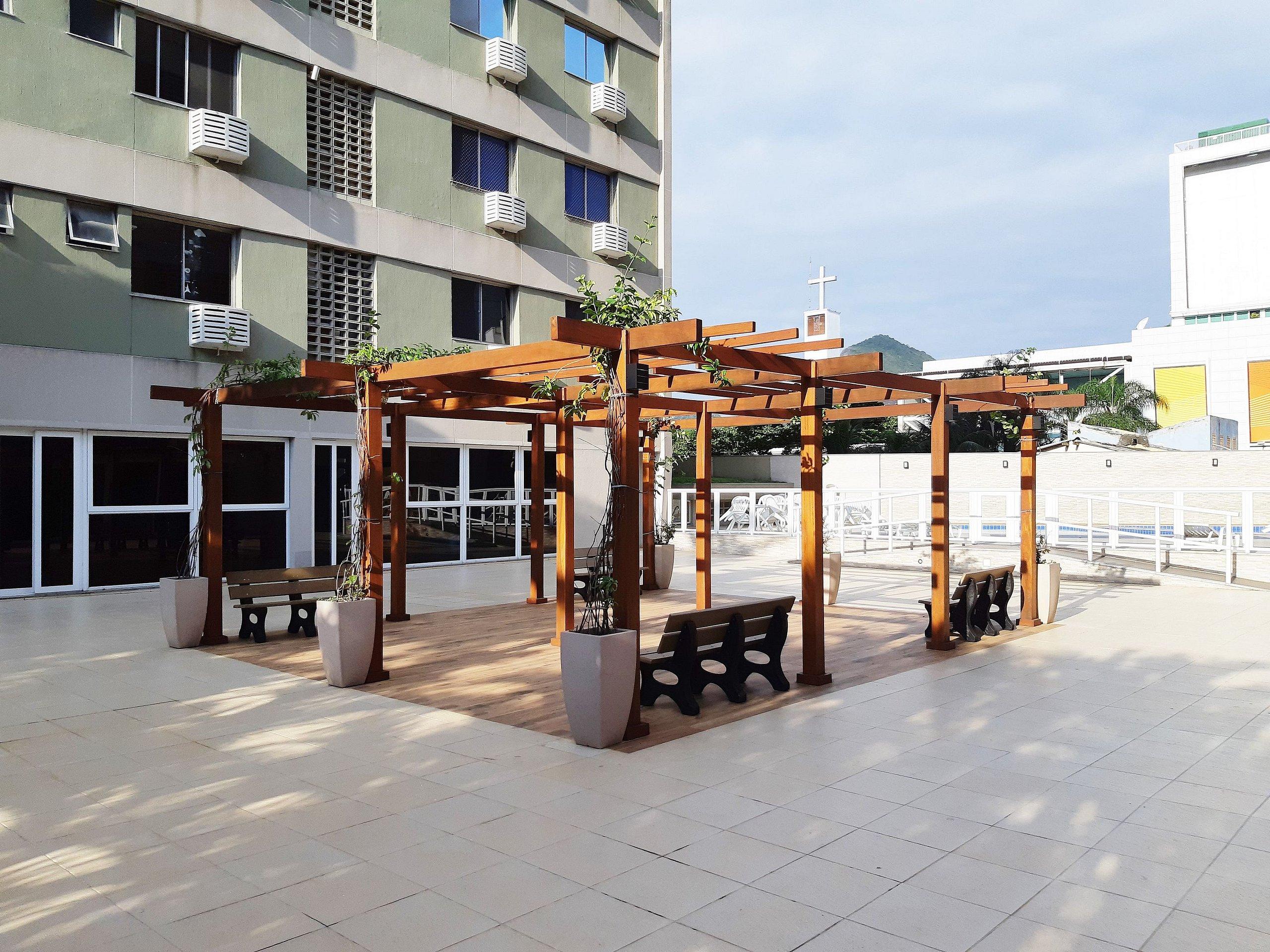 image-housing-carousel