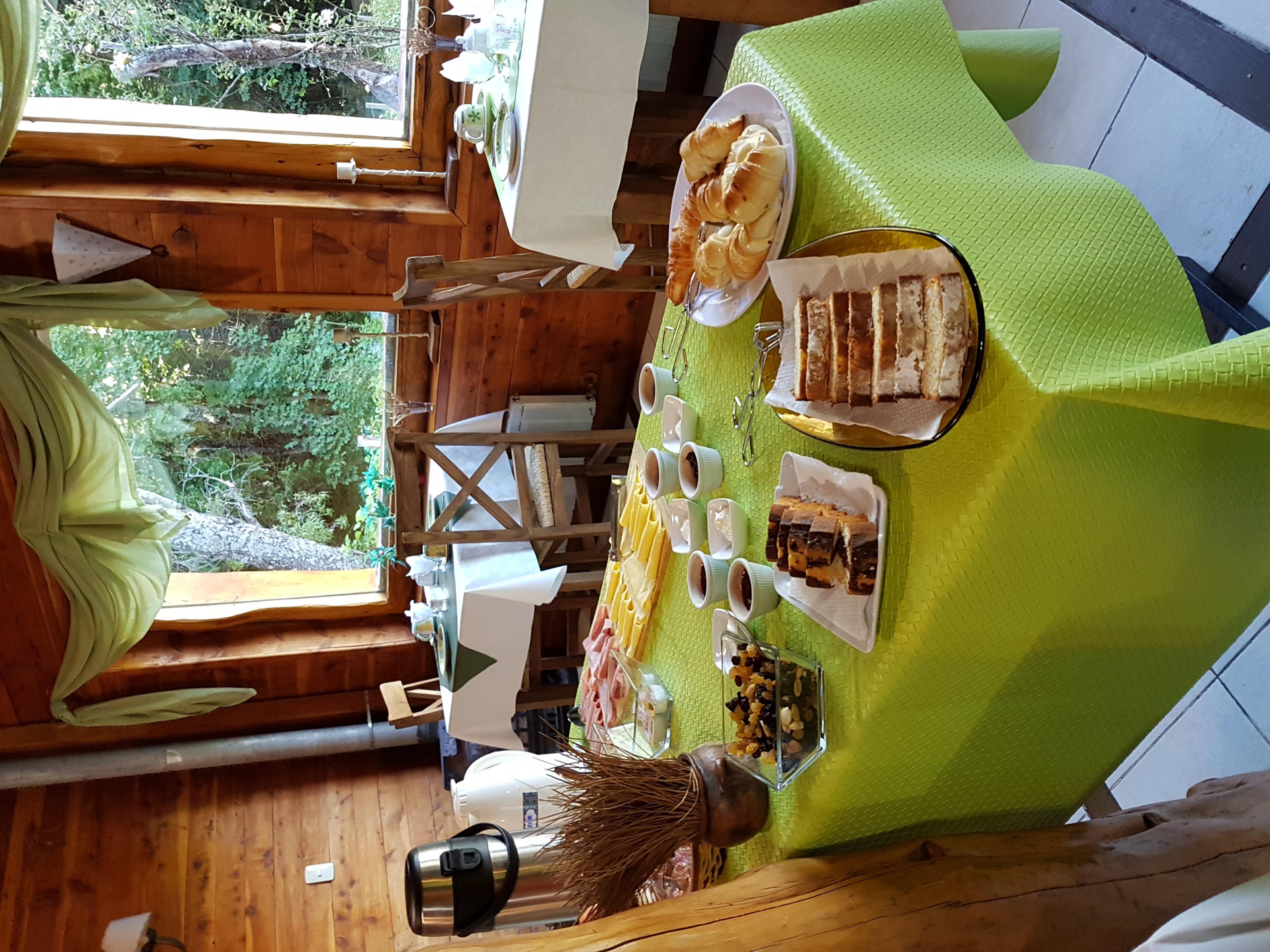 image-housing-carousel