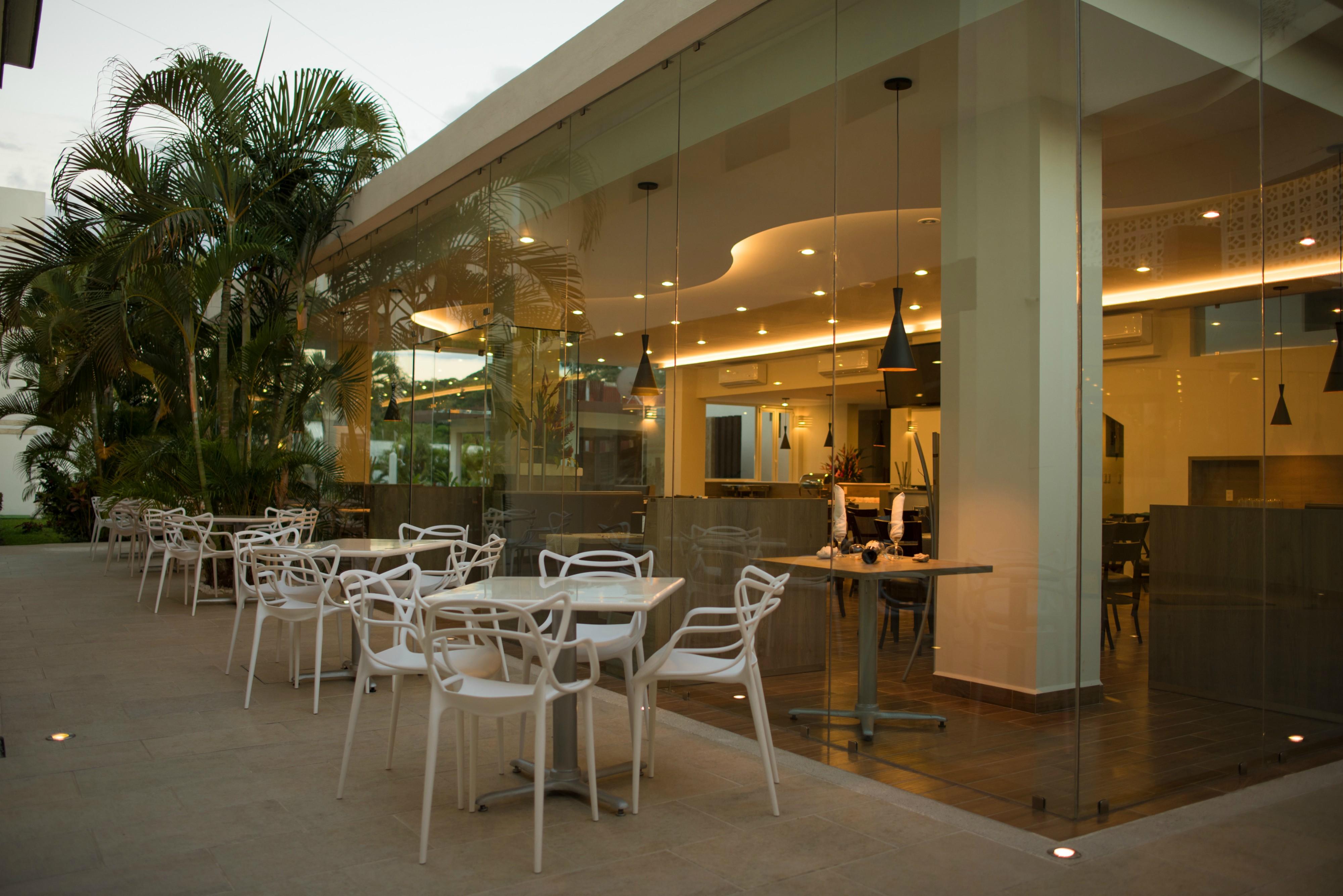 image-housing-carousel