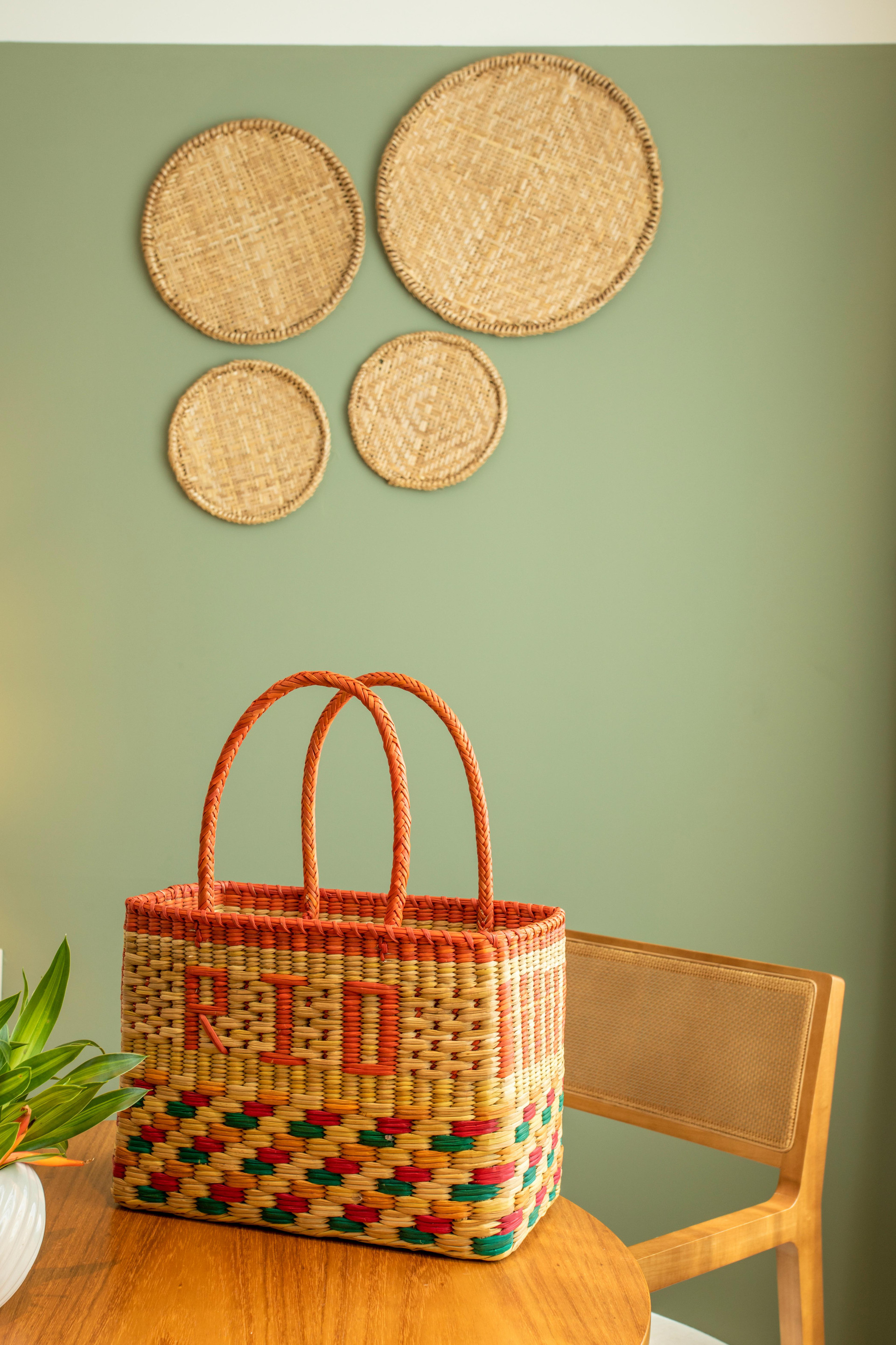 image-housing-carousel