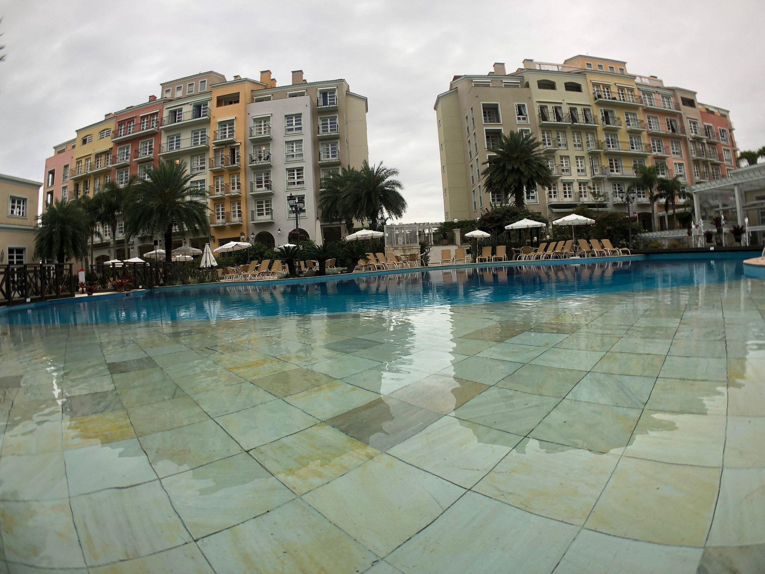 image-housing-carousel