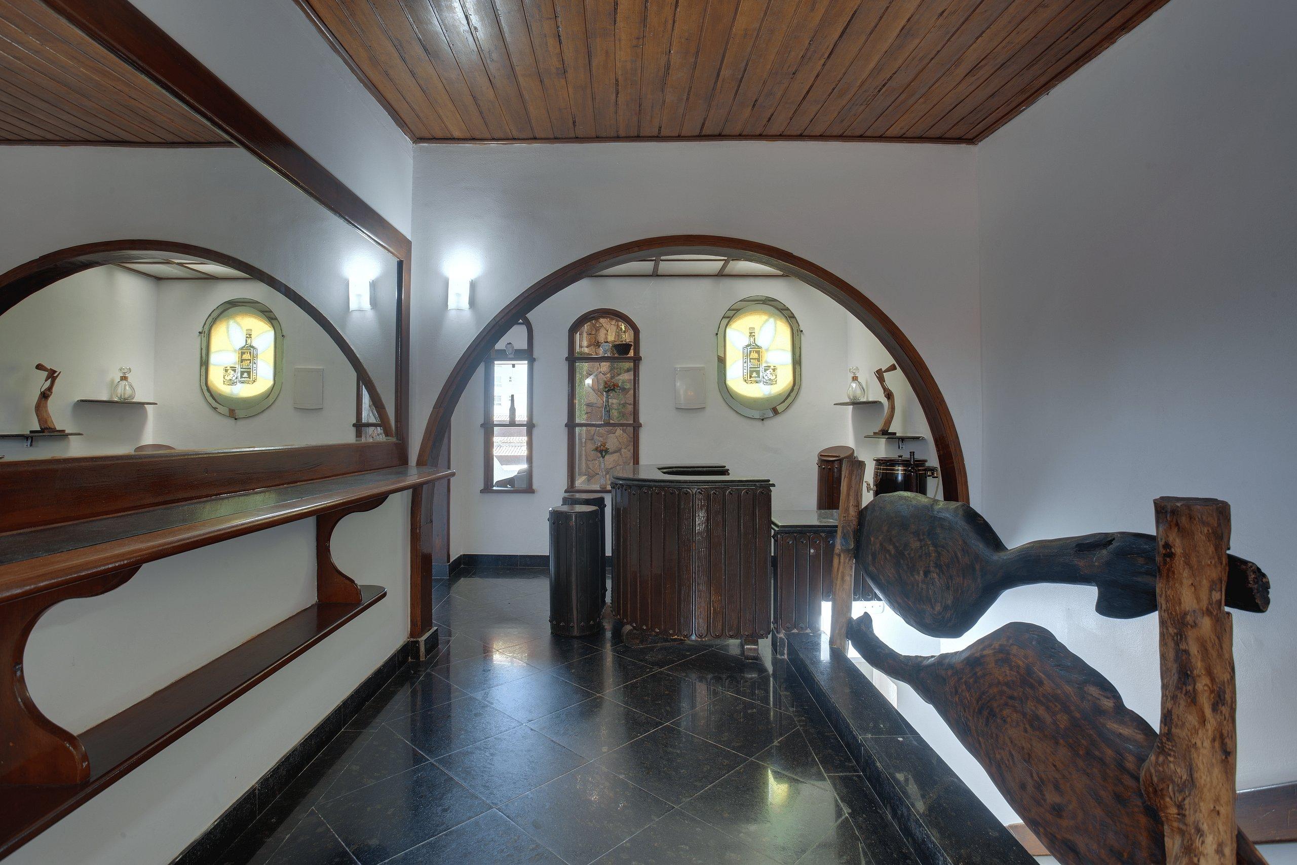 image-housing-carousel