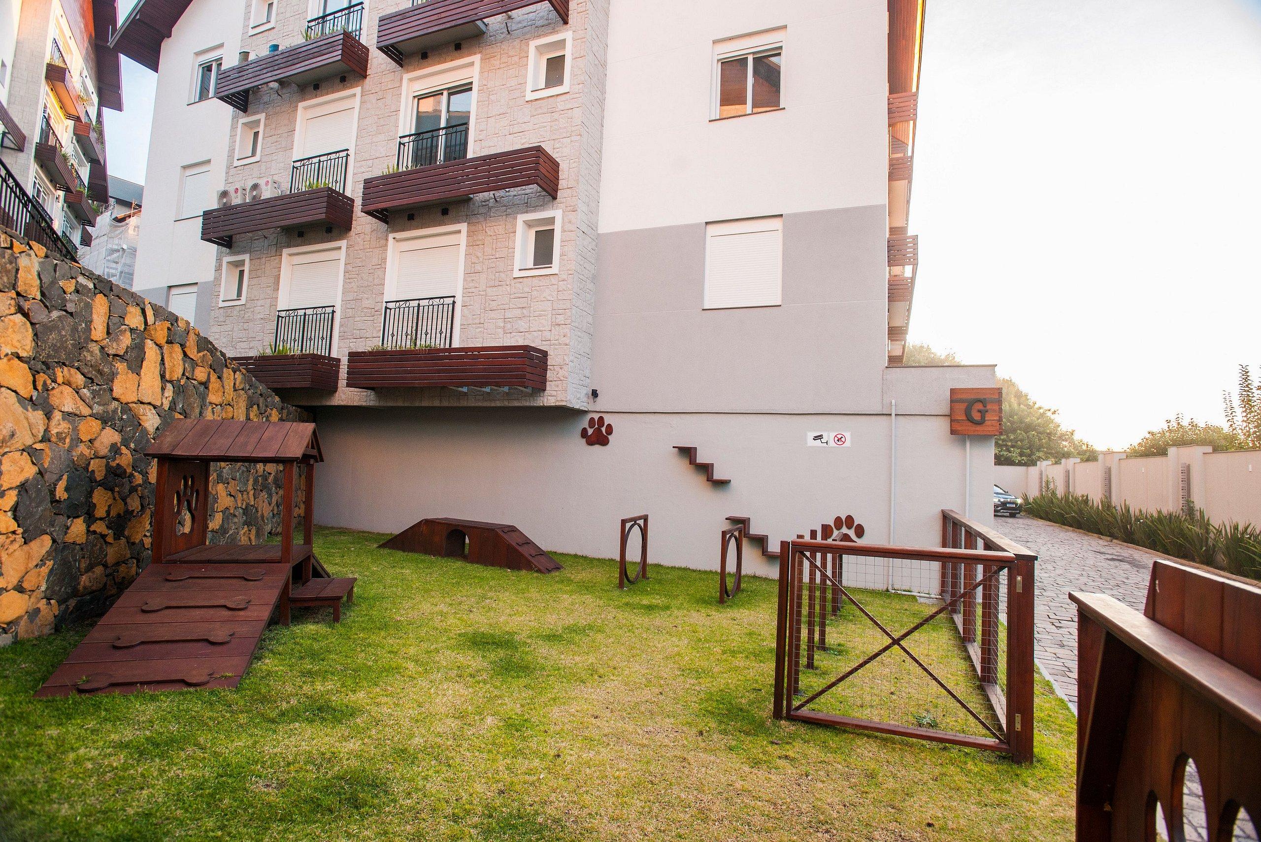 image-housing-carousel