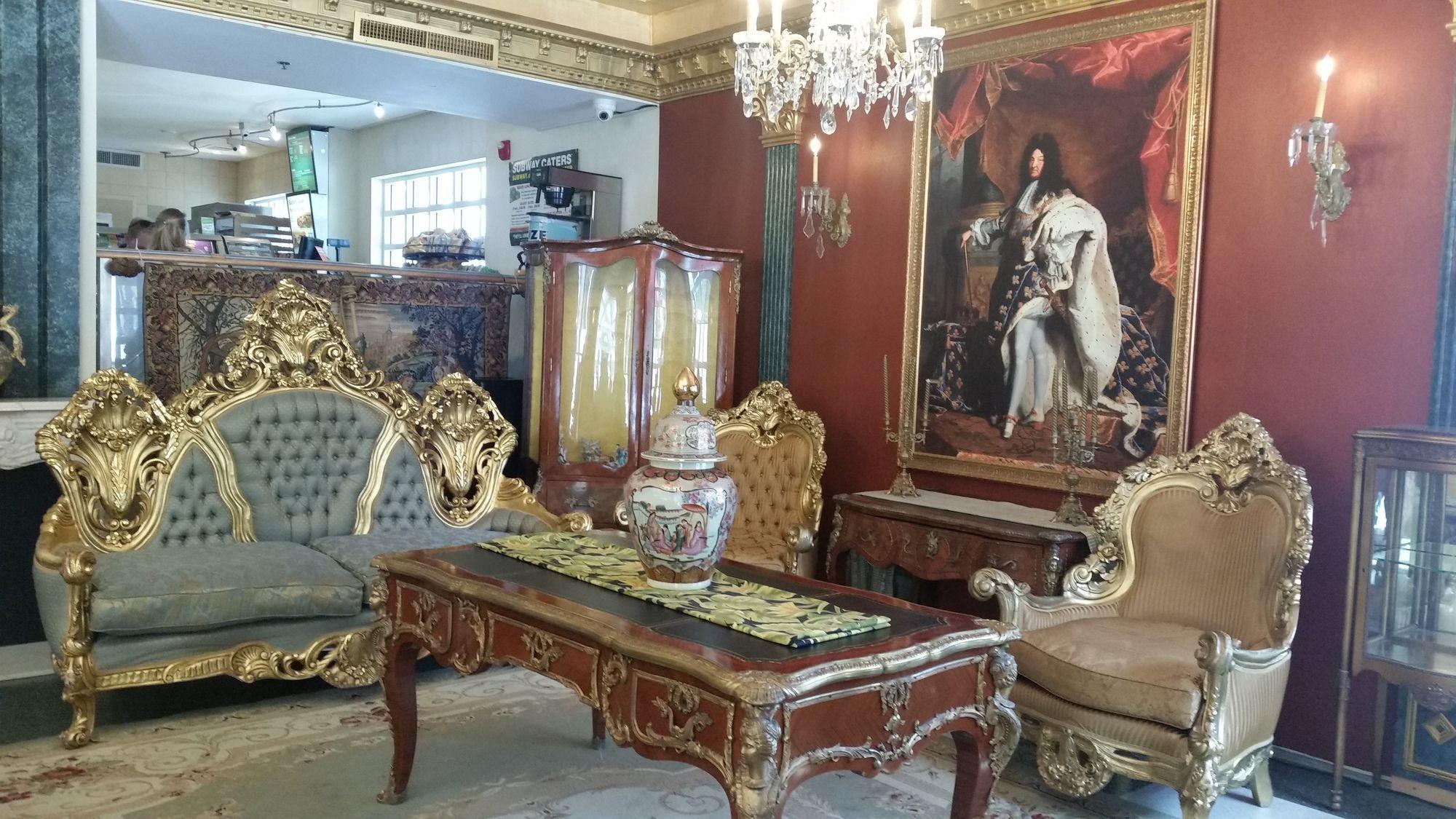 image-housing-carousel