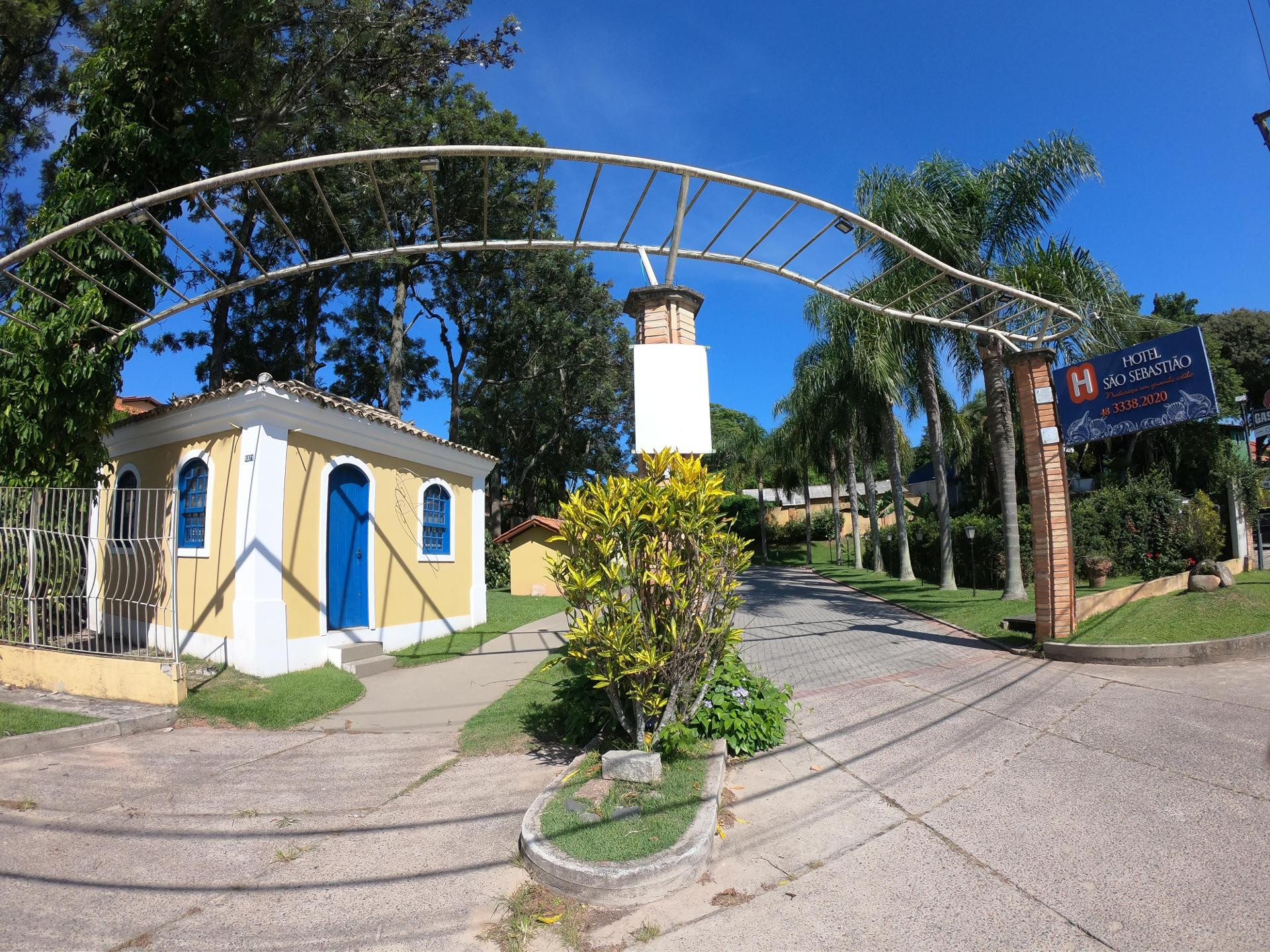image-housing-carousel