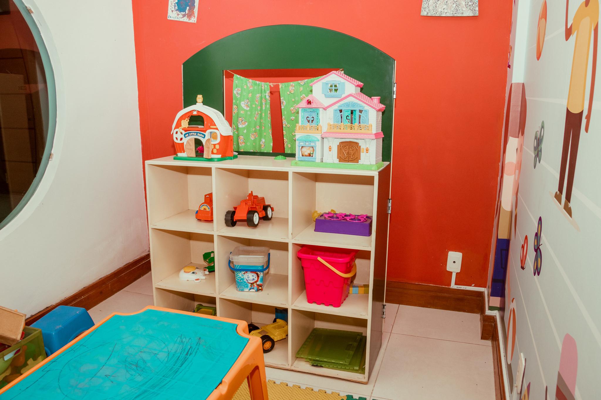image-housing-carousel