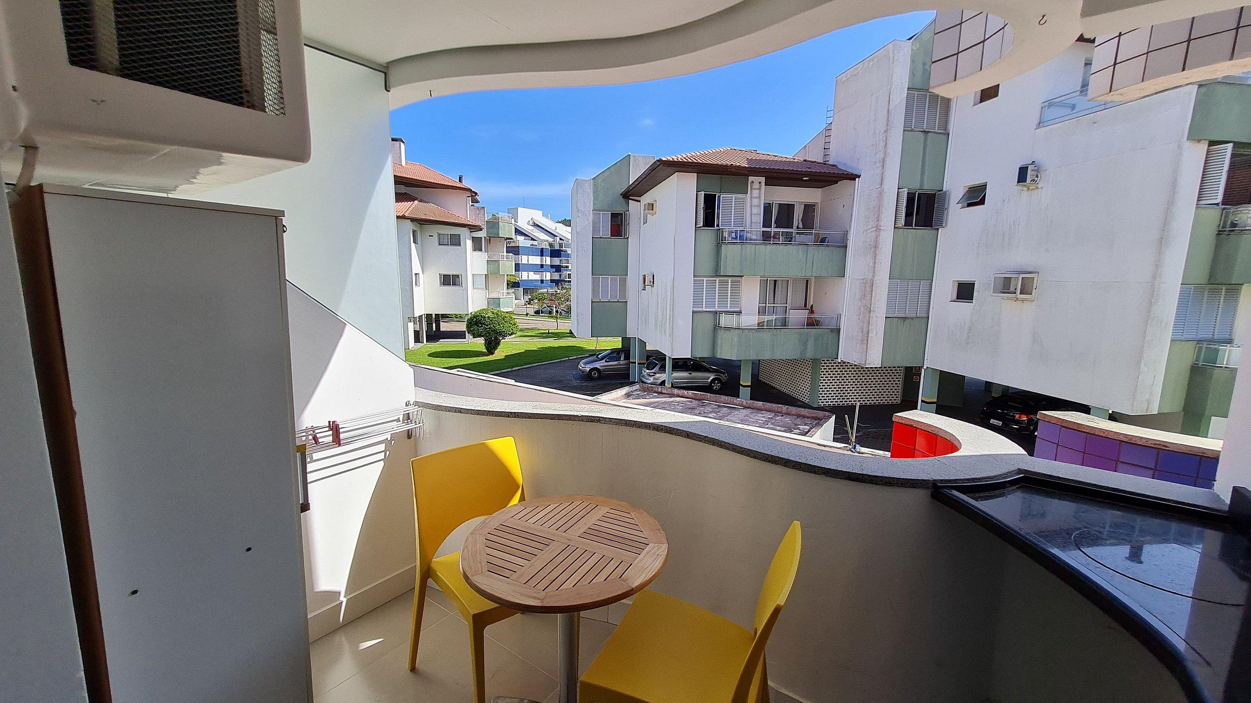 image-housing-carousel