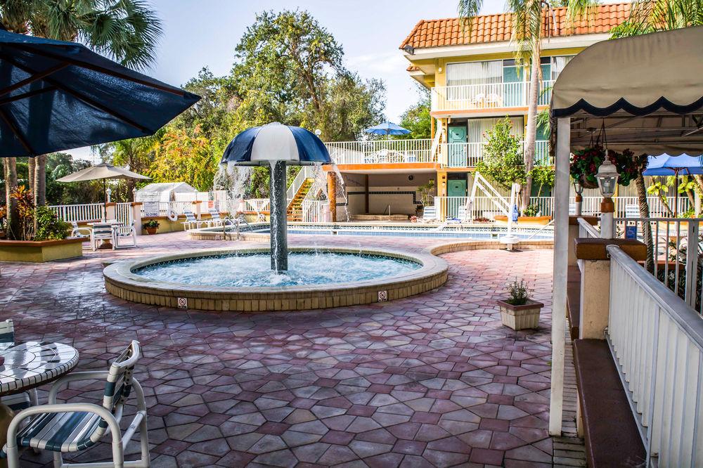 image-housing-carousel