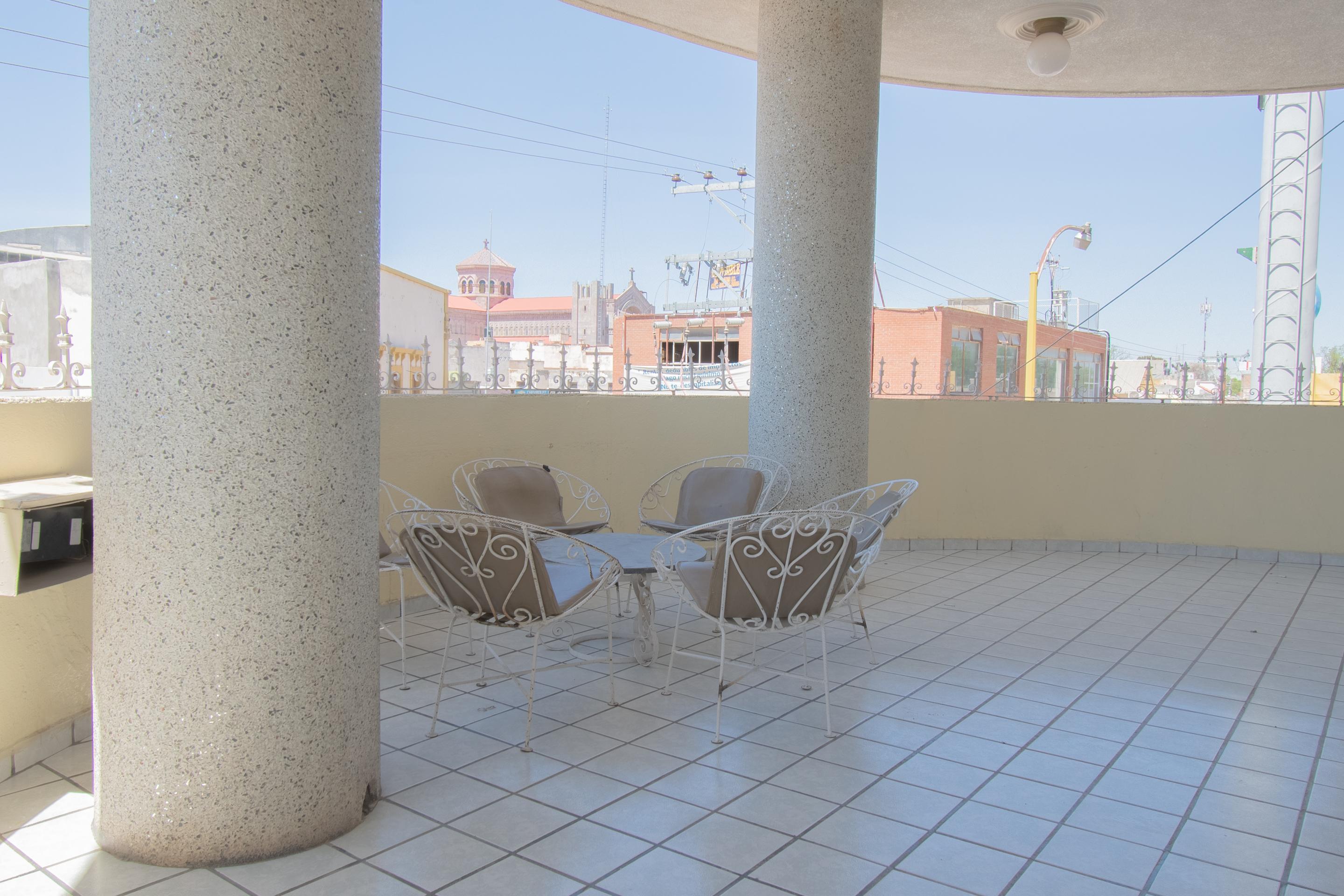 image-housing-carousel