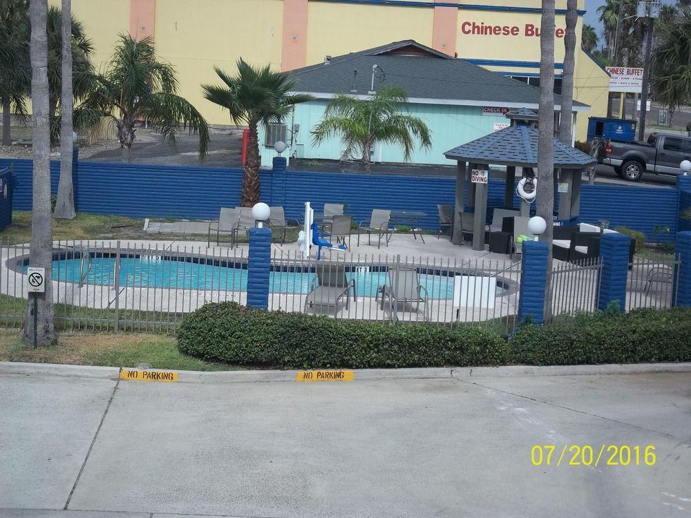 image-housing-carousel