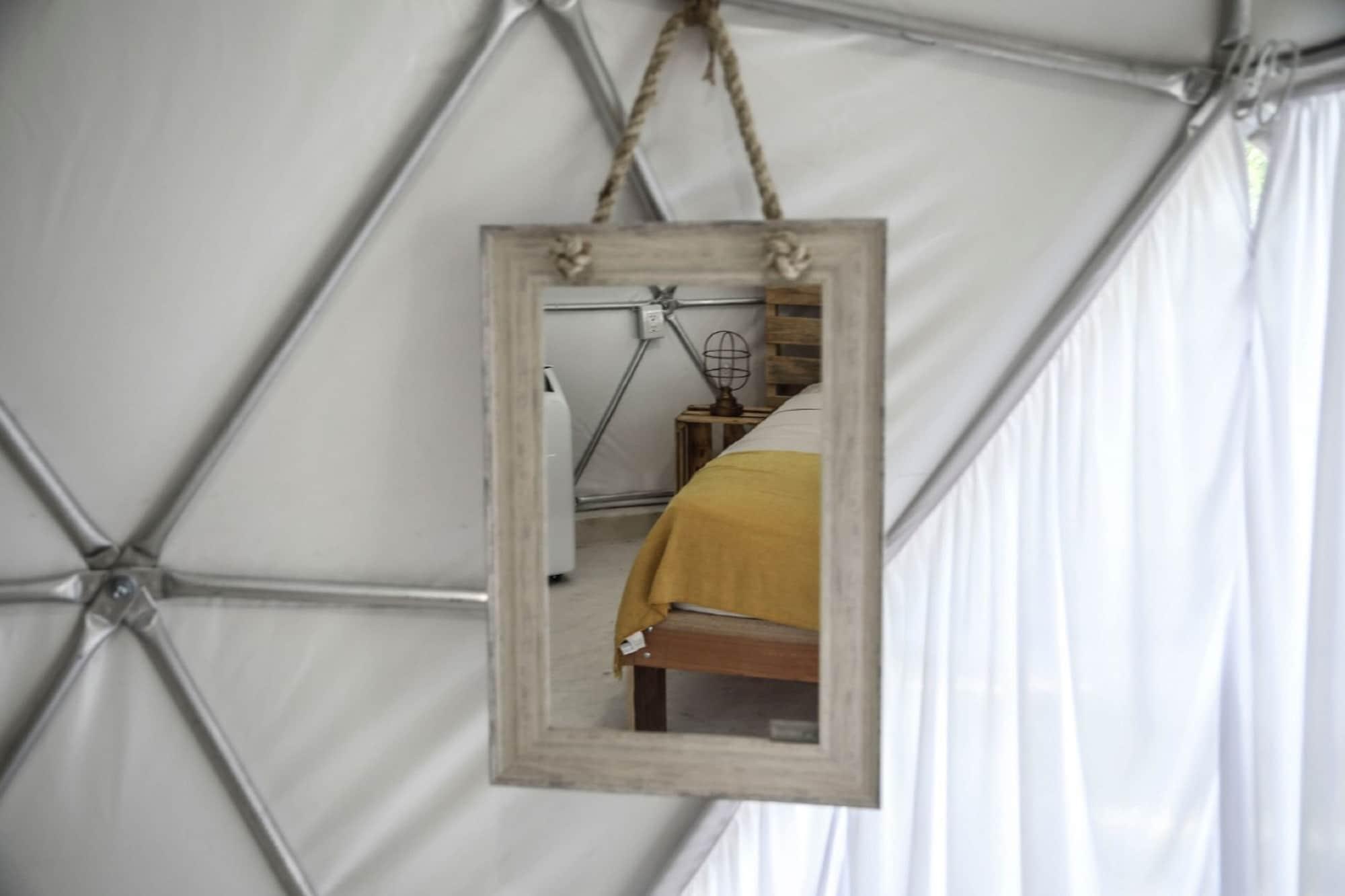 image-housing-carousel