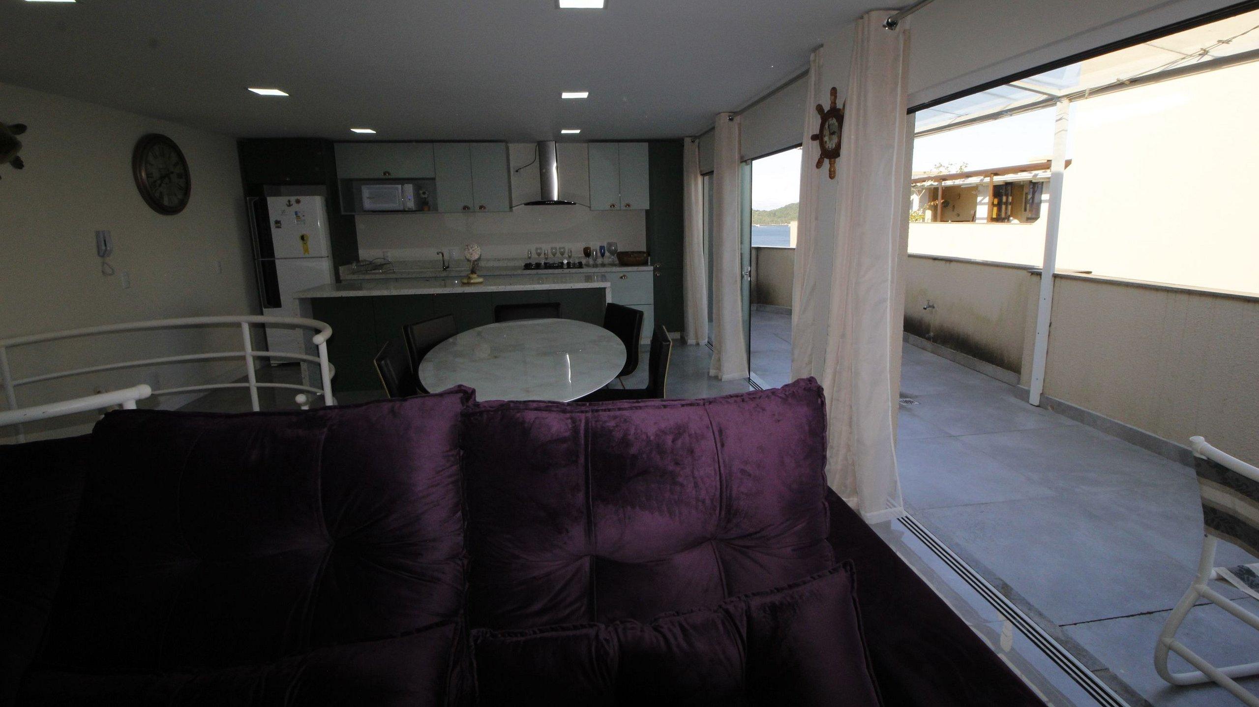 image-housing-carousel