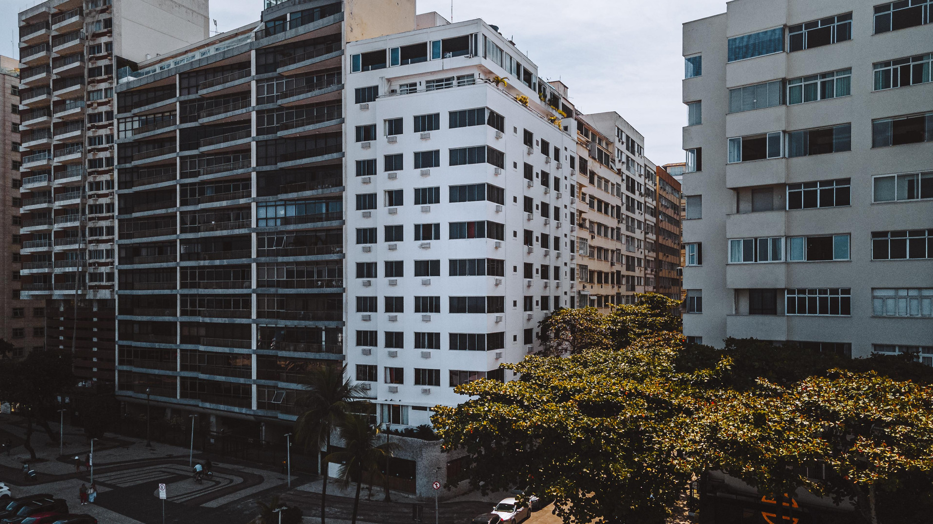 image-housing-carousel