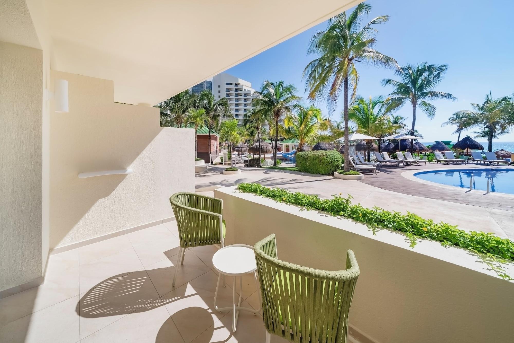 Villa, junto a la piscina