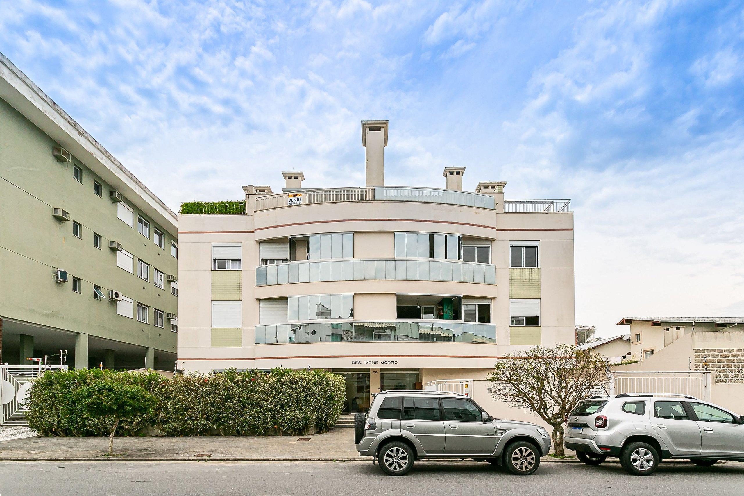 image-housing-carousel