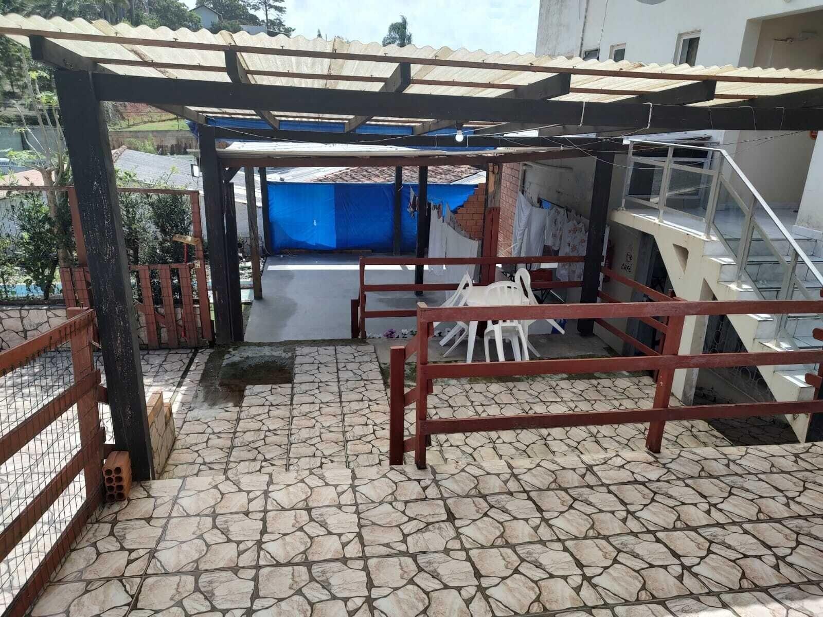 image-housing-carousel