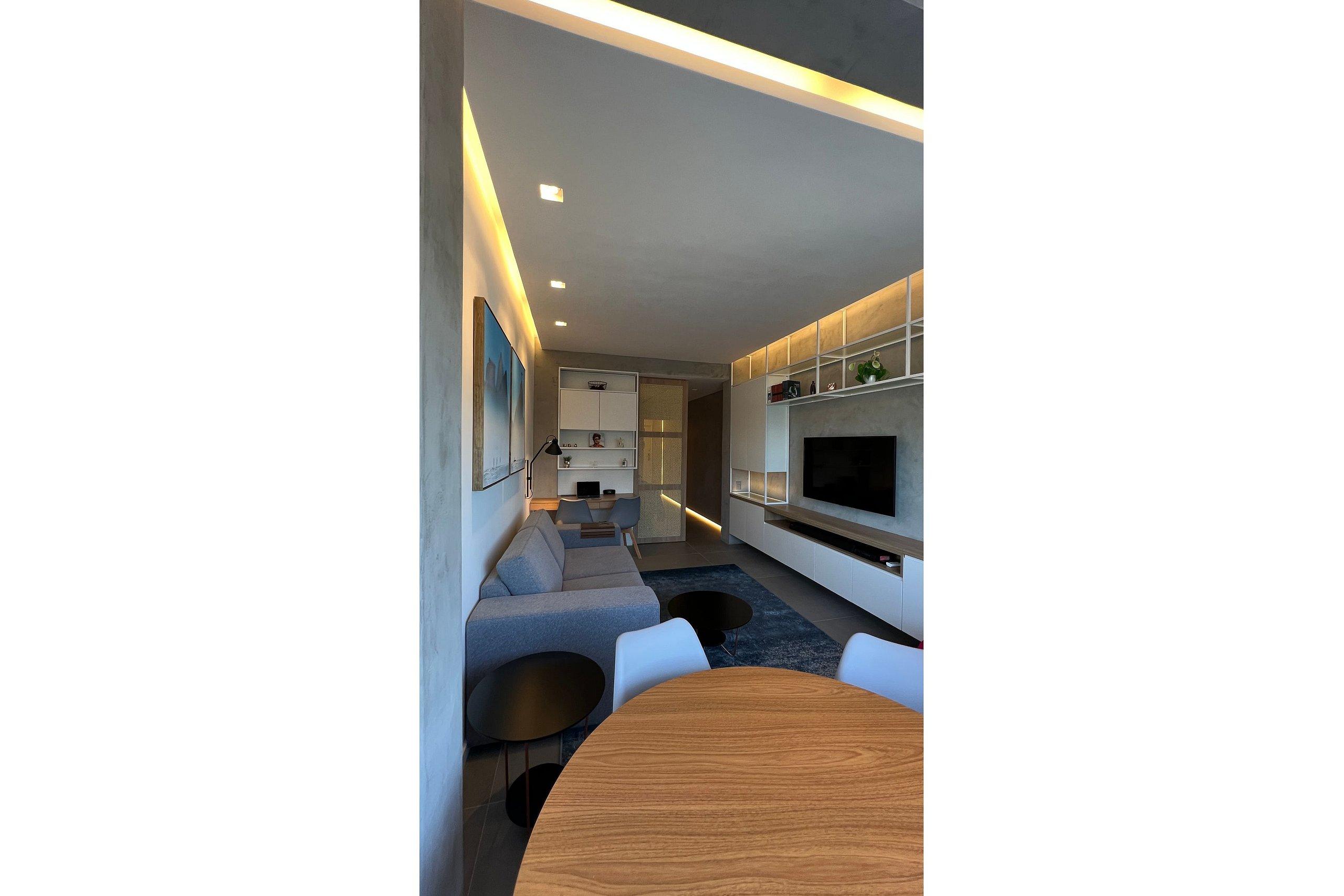 image-housing-carousel