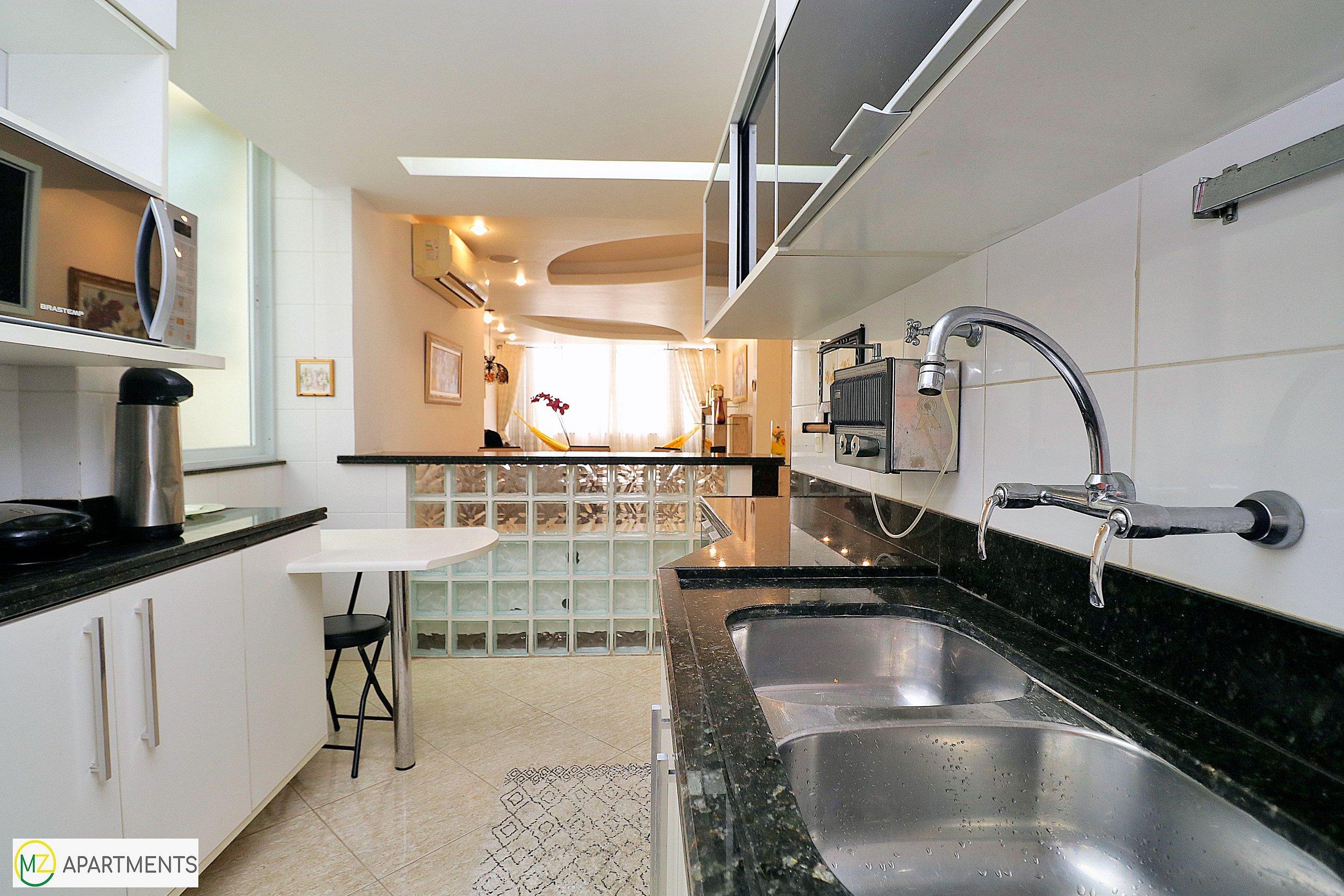 image-housing-carousel