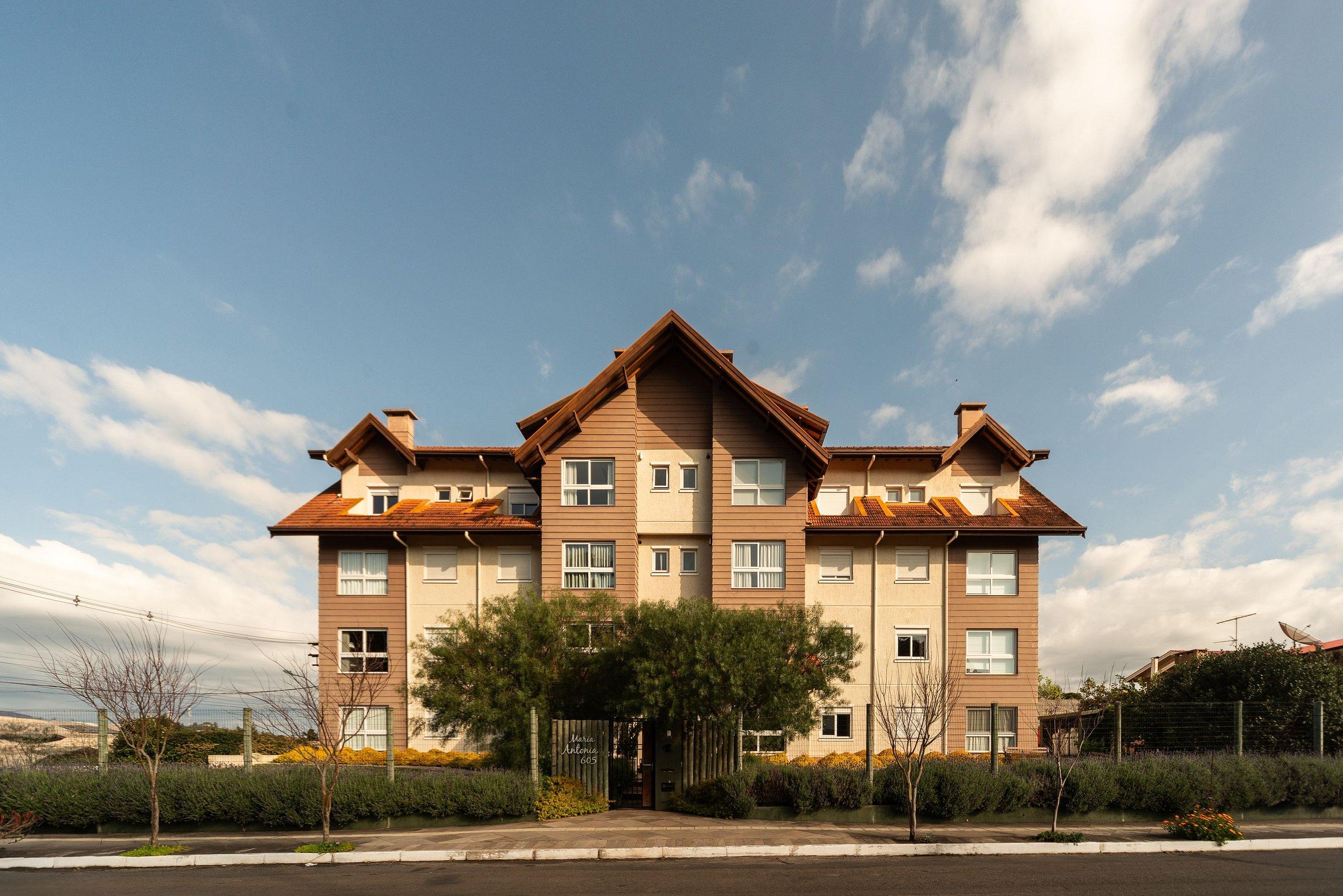 image-housing-carousel