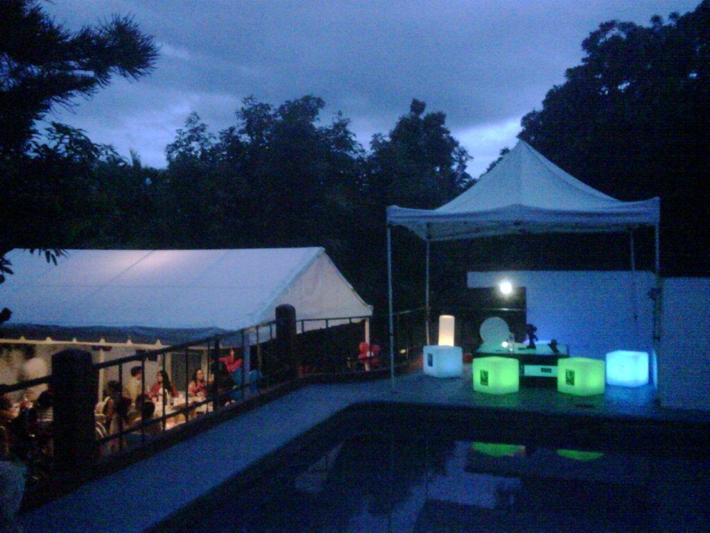 image-housing-carousel