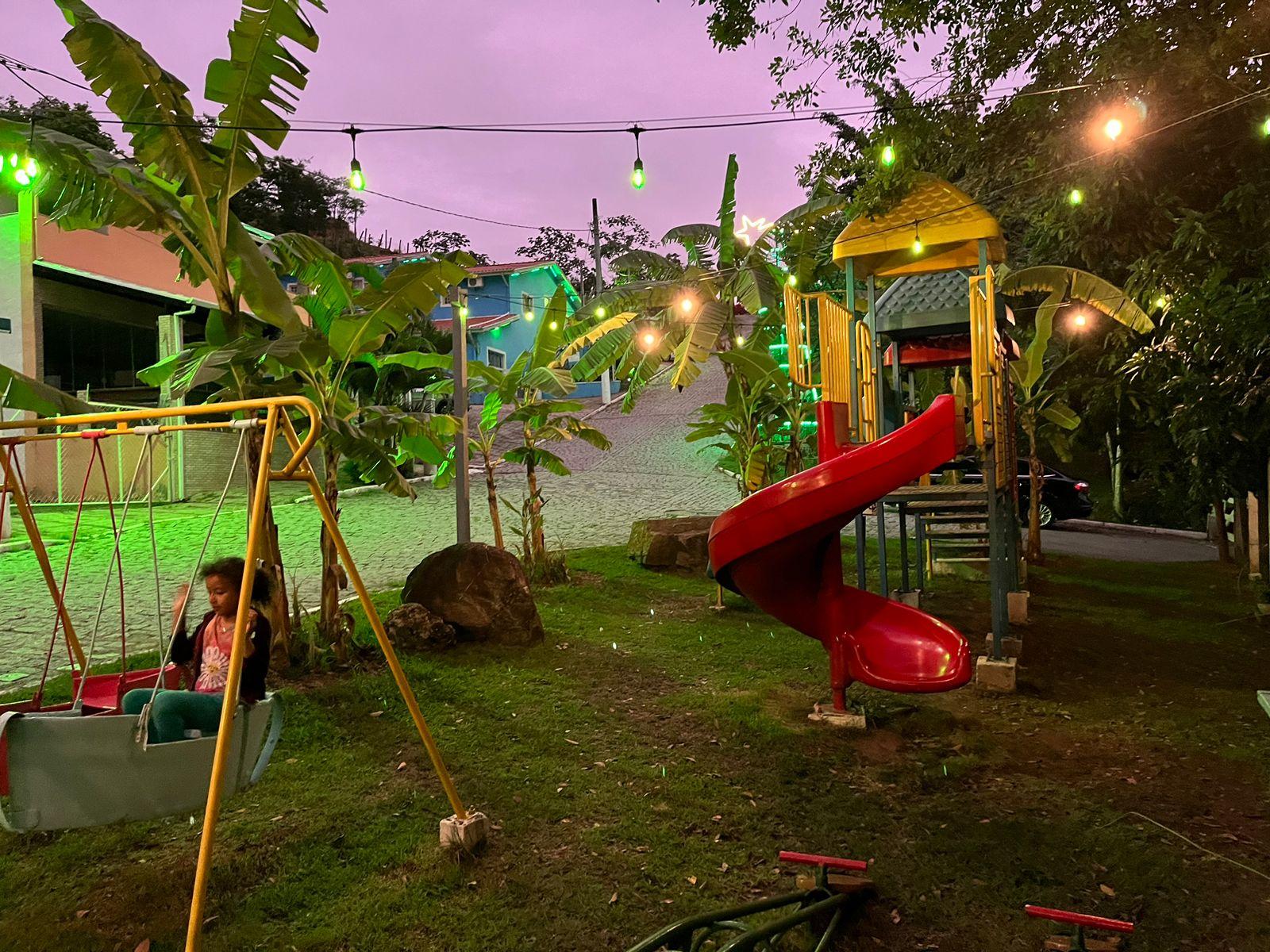image-housing-carousel