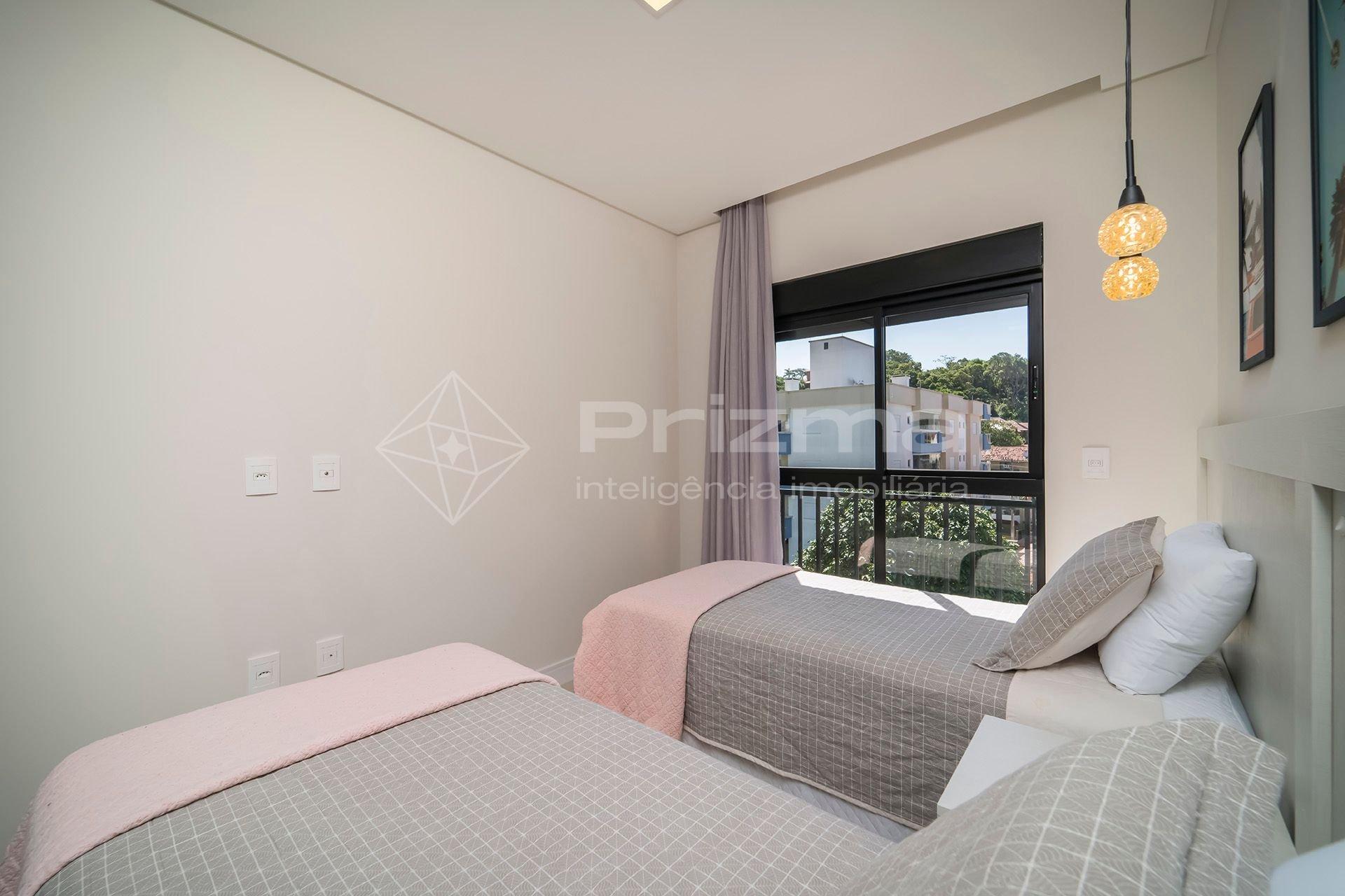 image-housing-carousel
