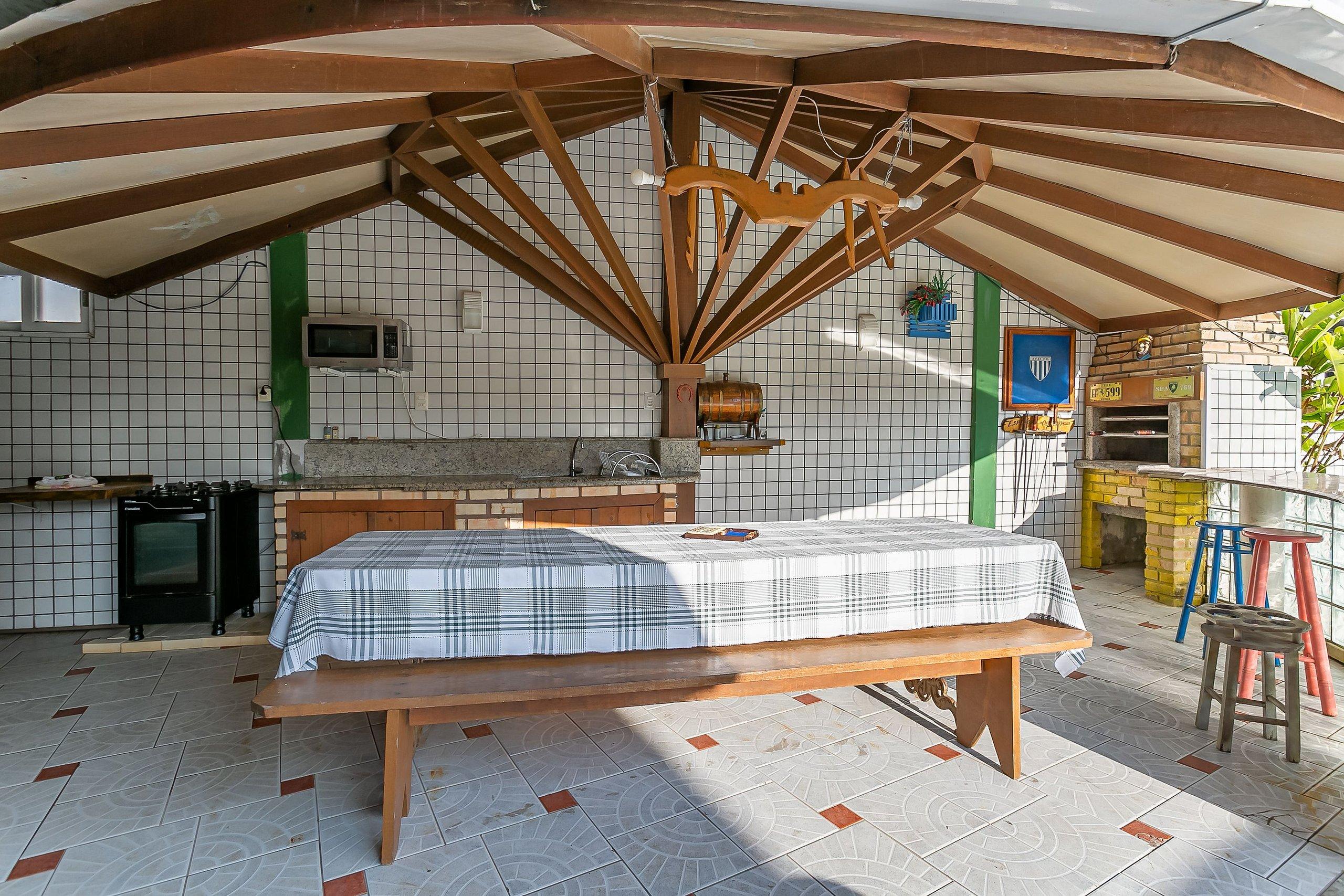 image-housing-carousel