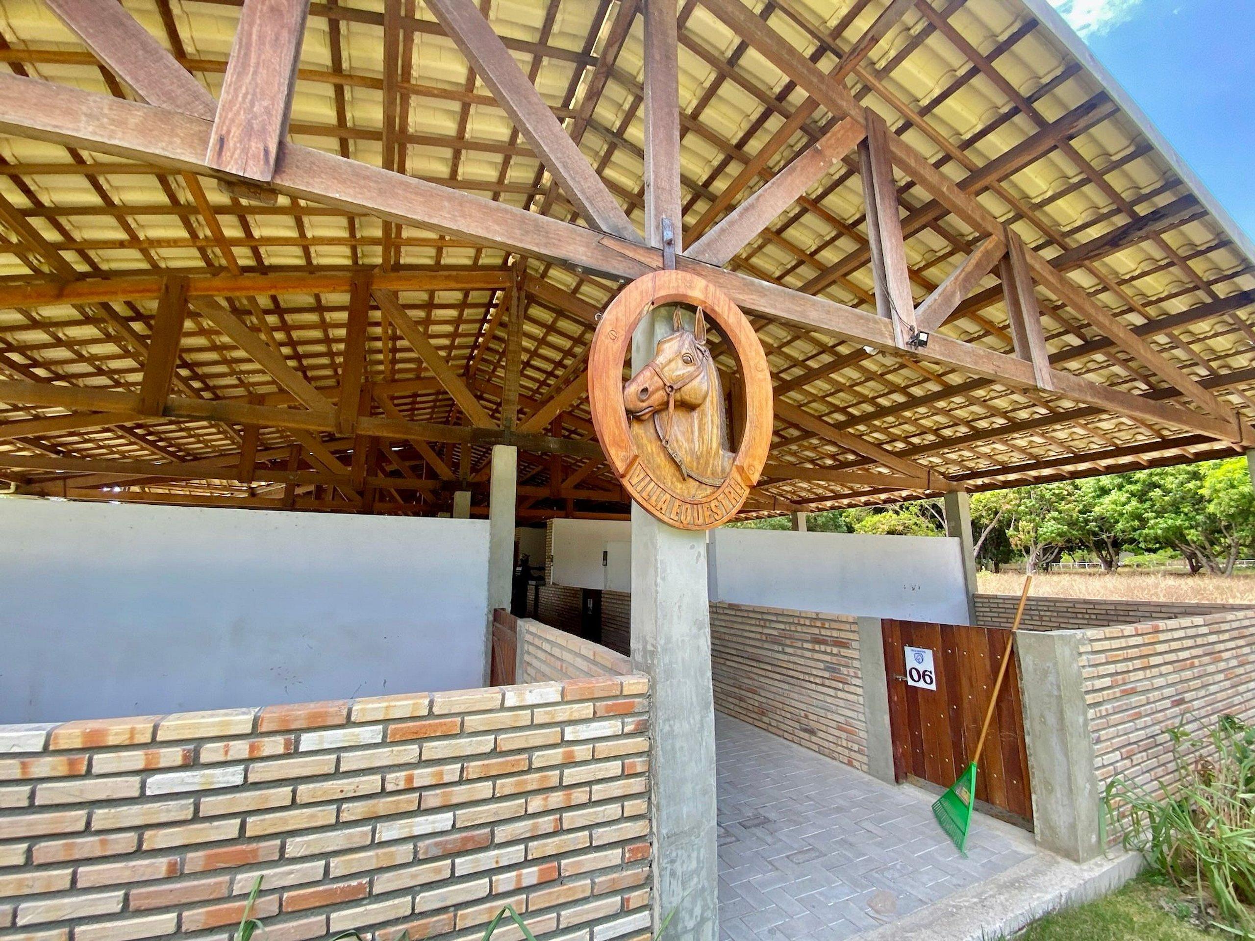 image-housing-carousel