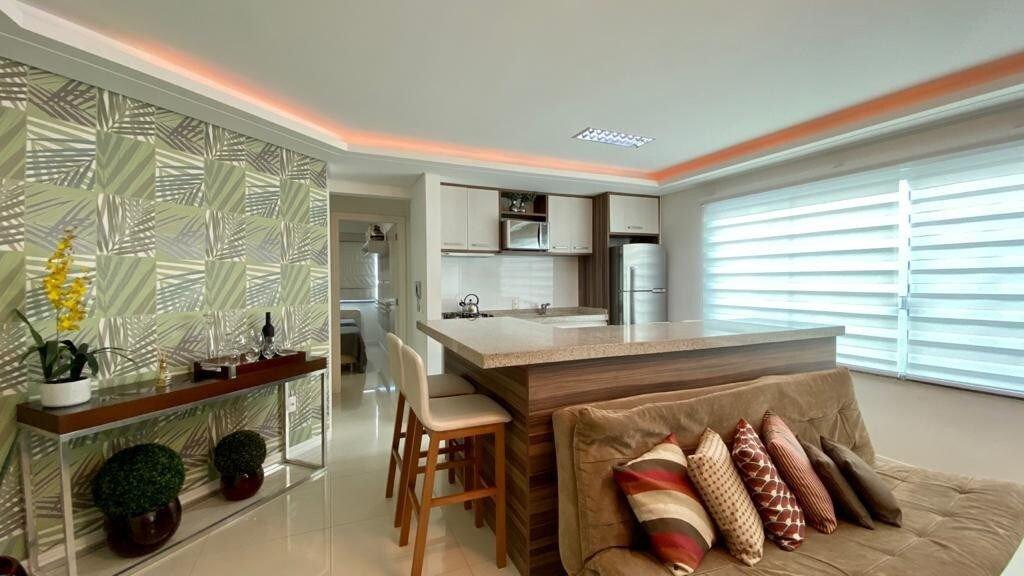 image-housing-carousel