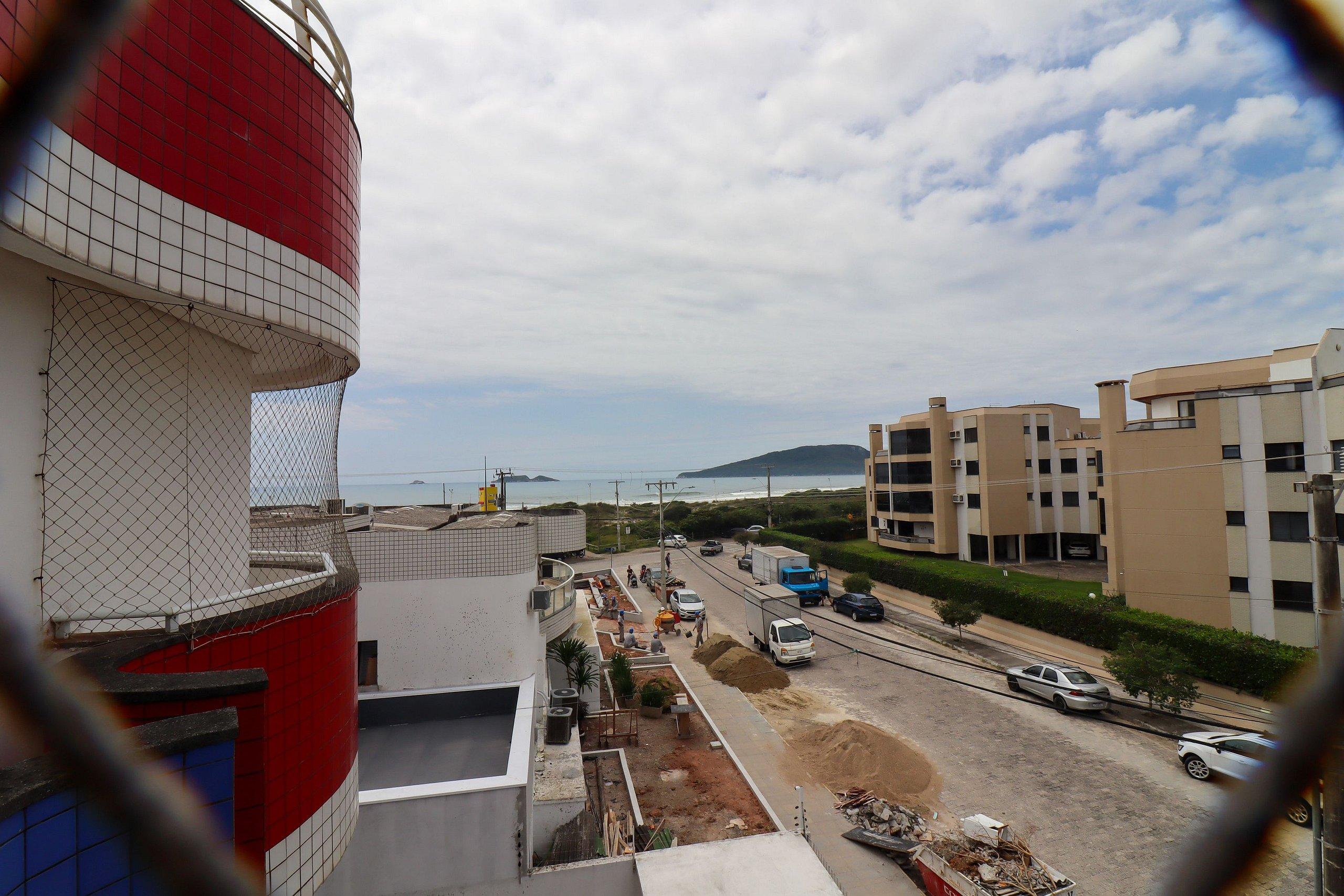 image-housing-carousel