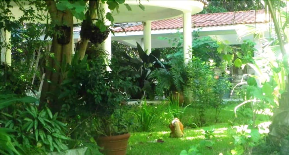 image-housing-carousel