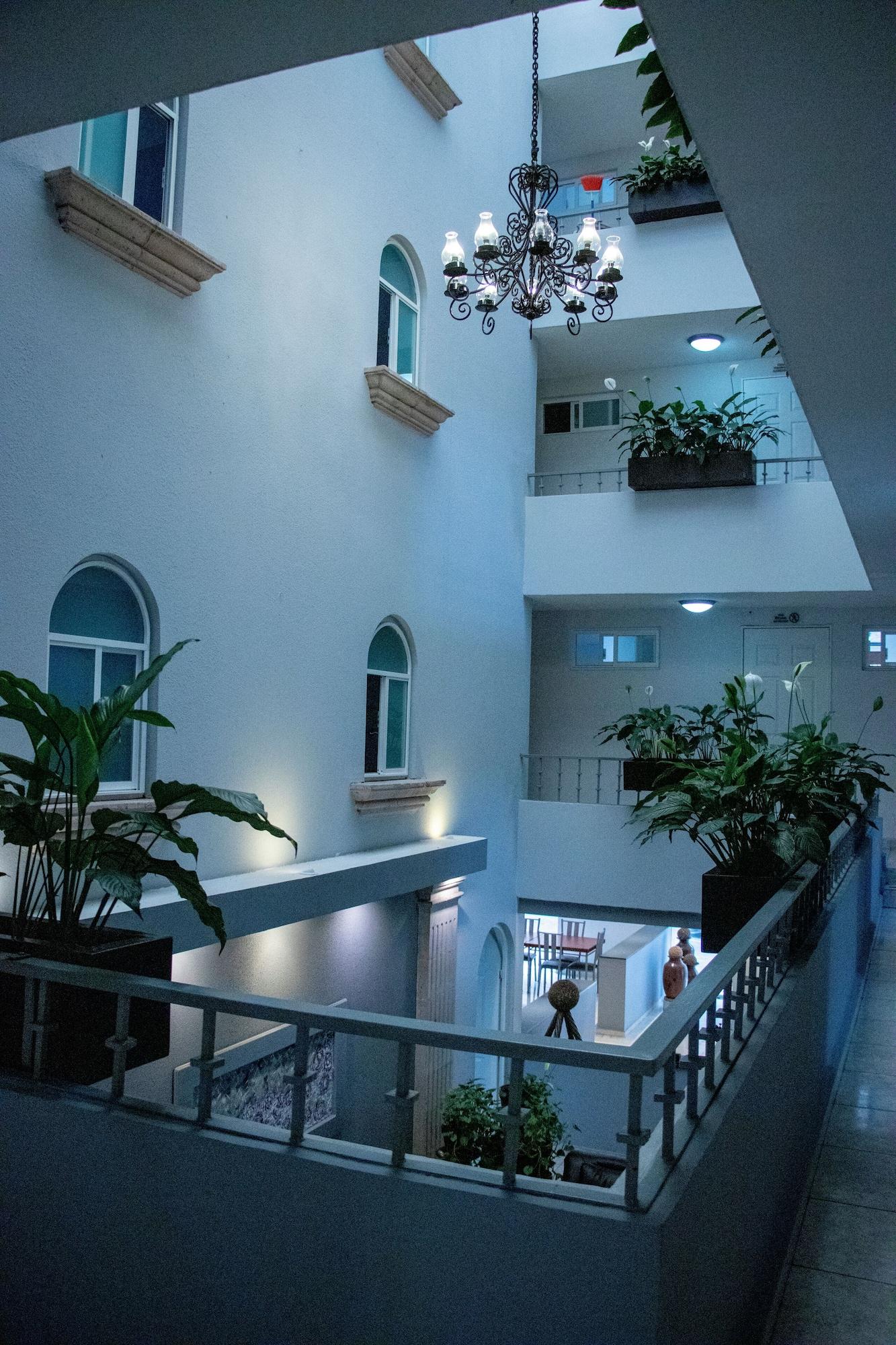 image-housing-carousel