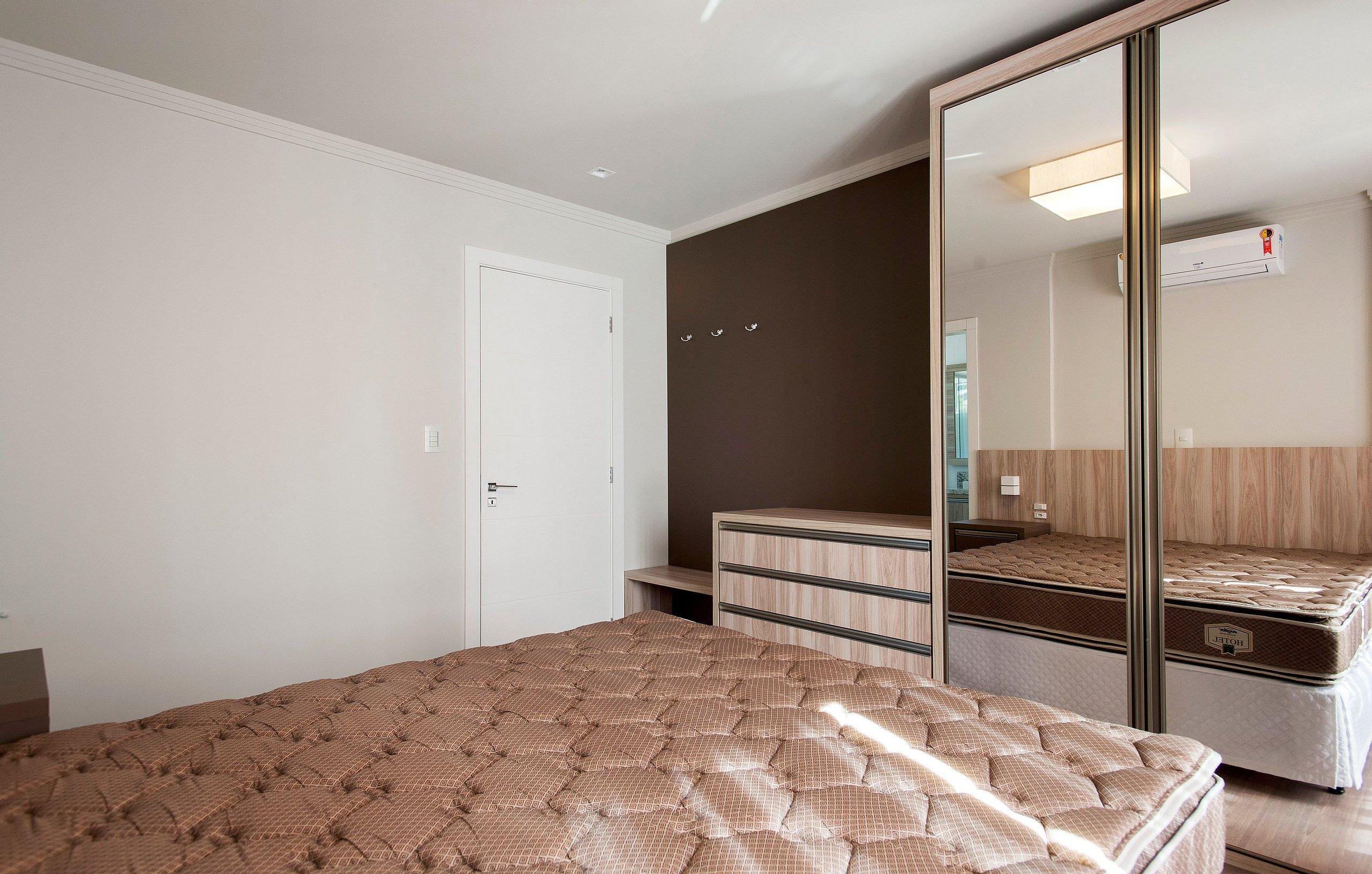image-housing-carousel